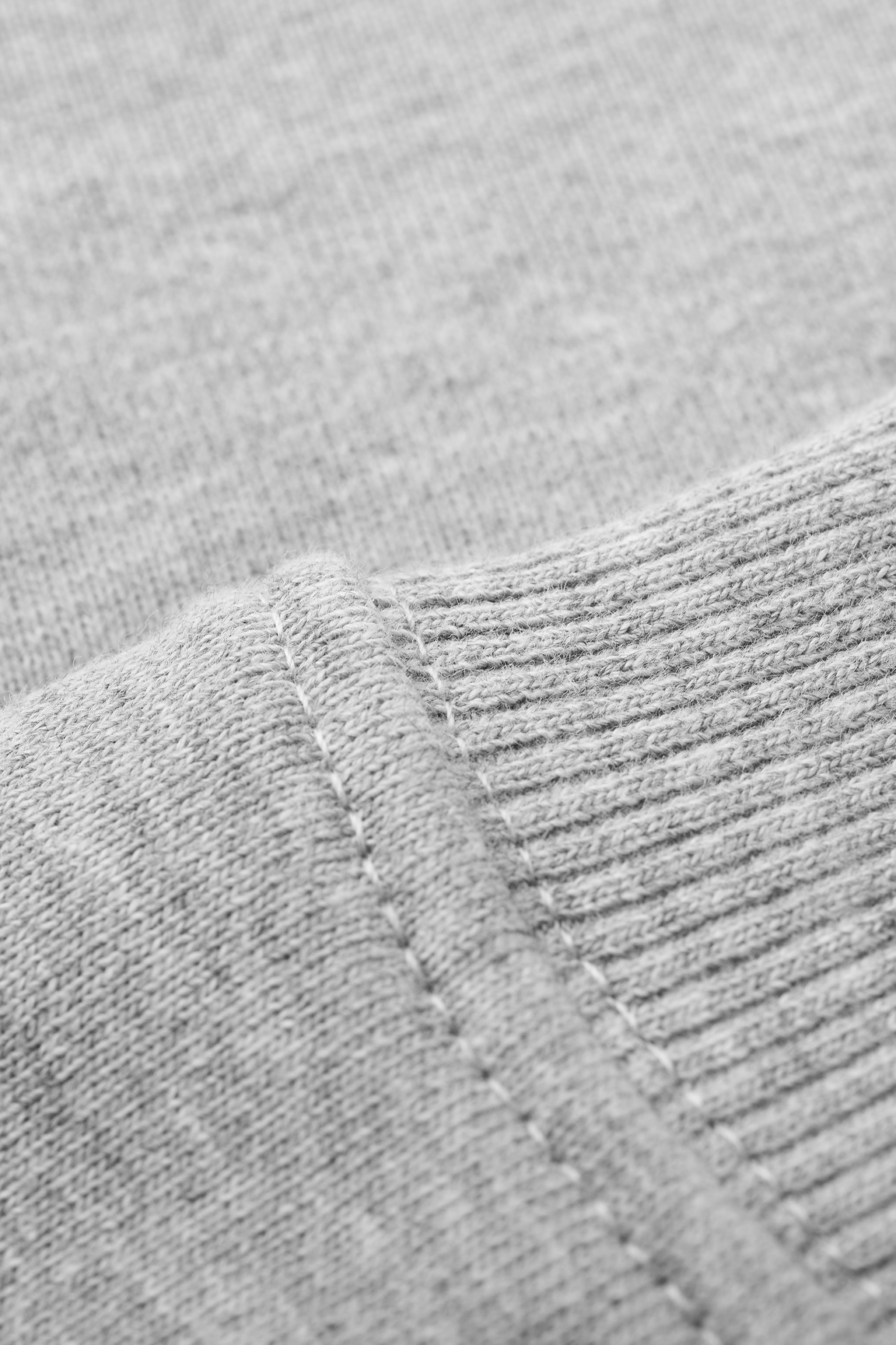 Unisex Essential Sweatshirt in Heather Grey