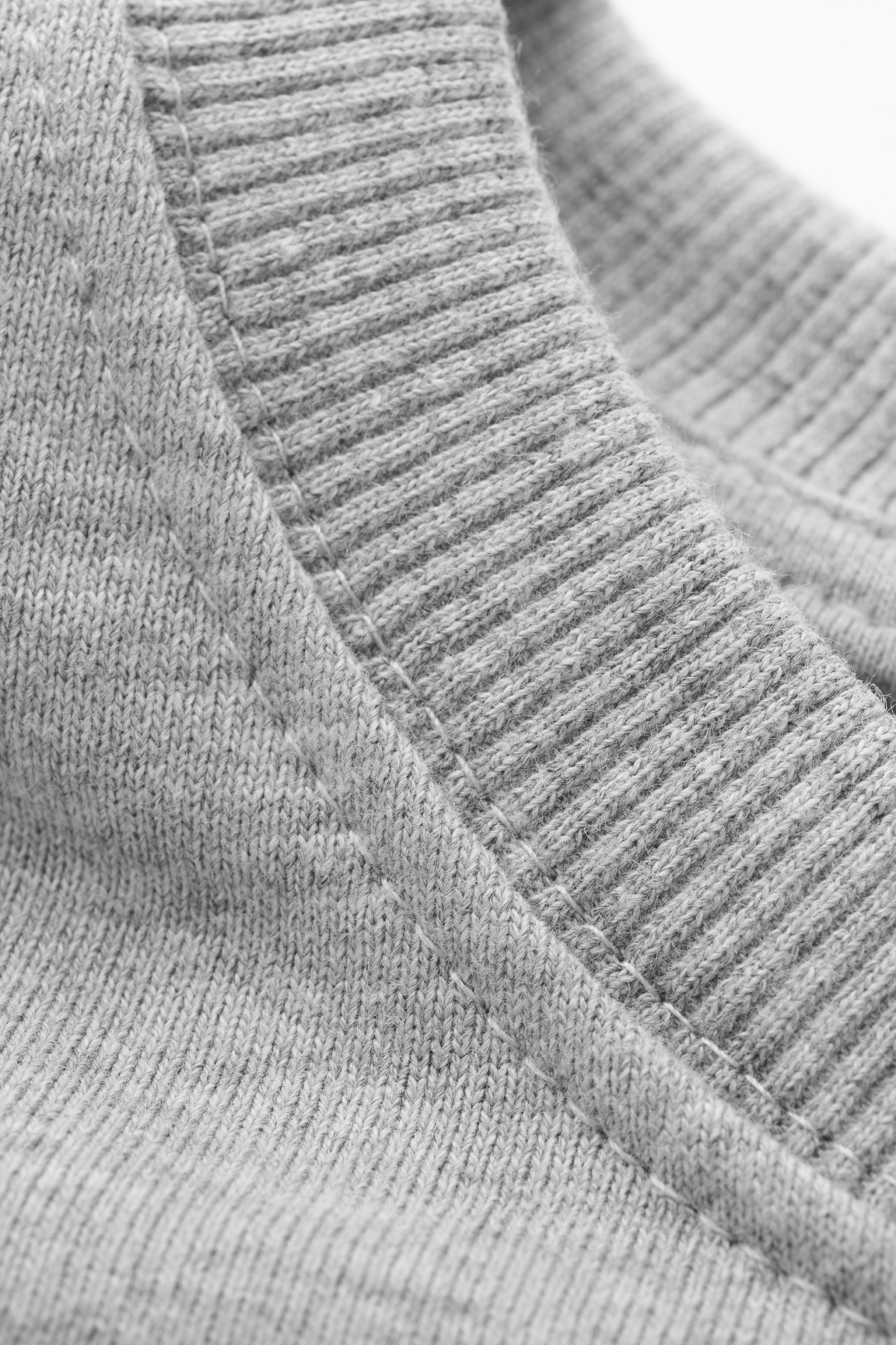 Unisex Essential Sweatshirt in Heather Grey