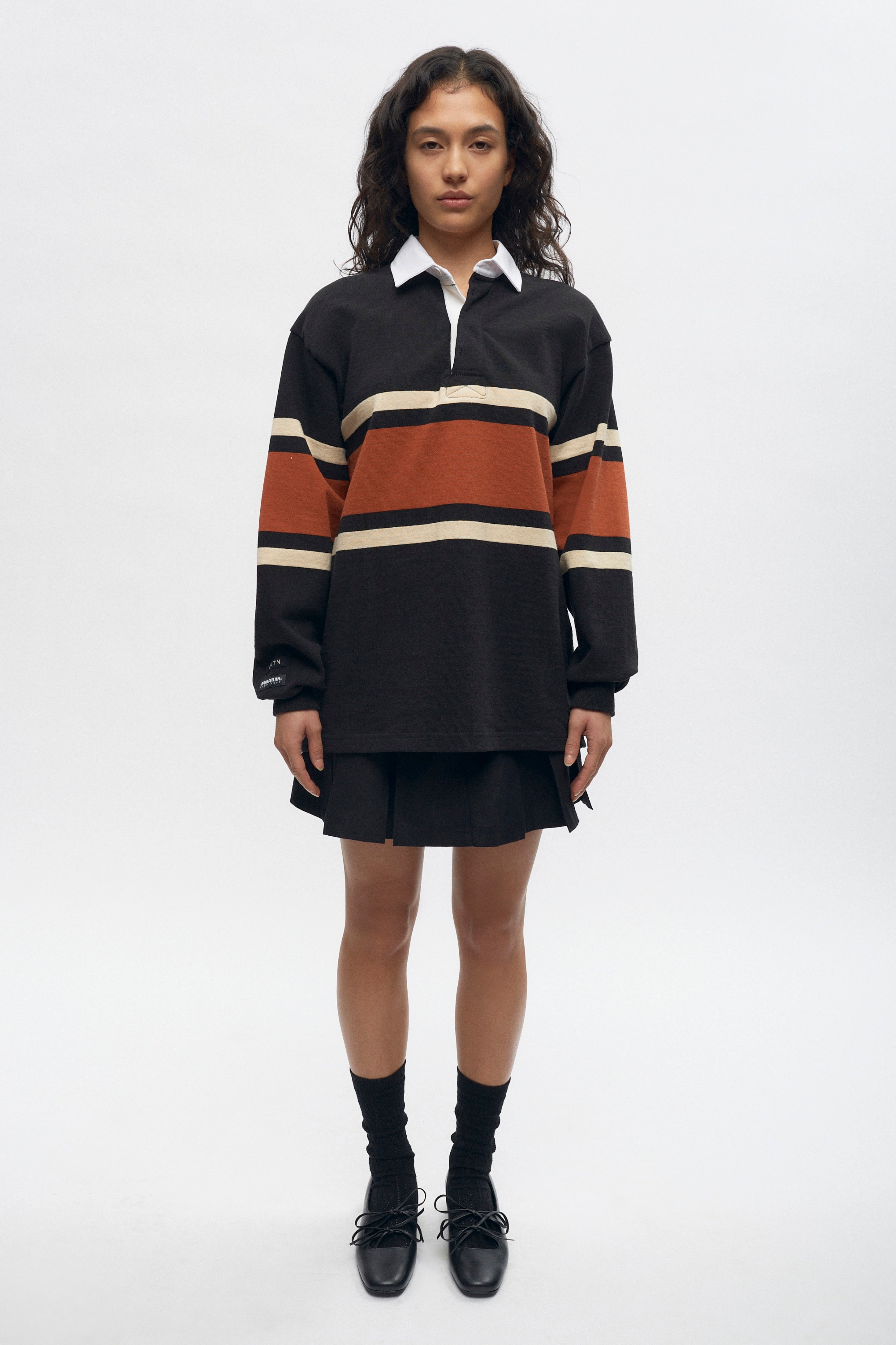 Zoe is 5’7" is a regular S and is wearing an S.