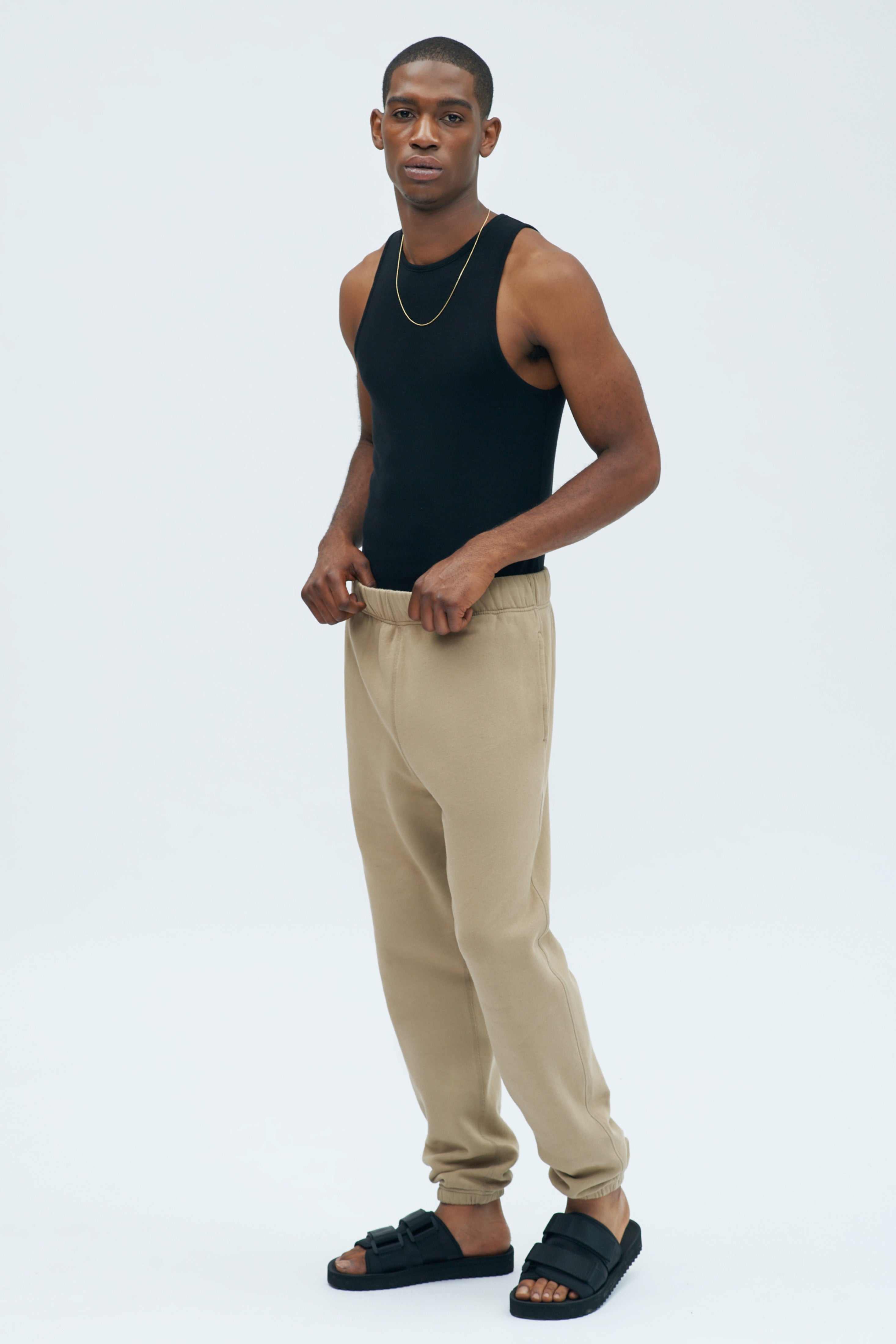 Gio is 6ft 1.5in, a regular M and wearing a M.