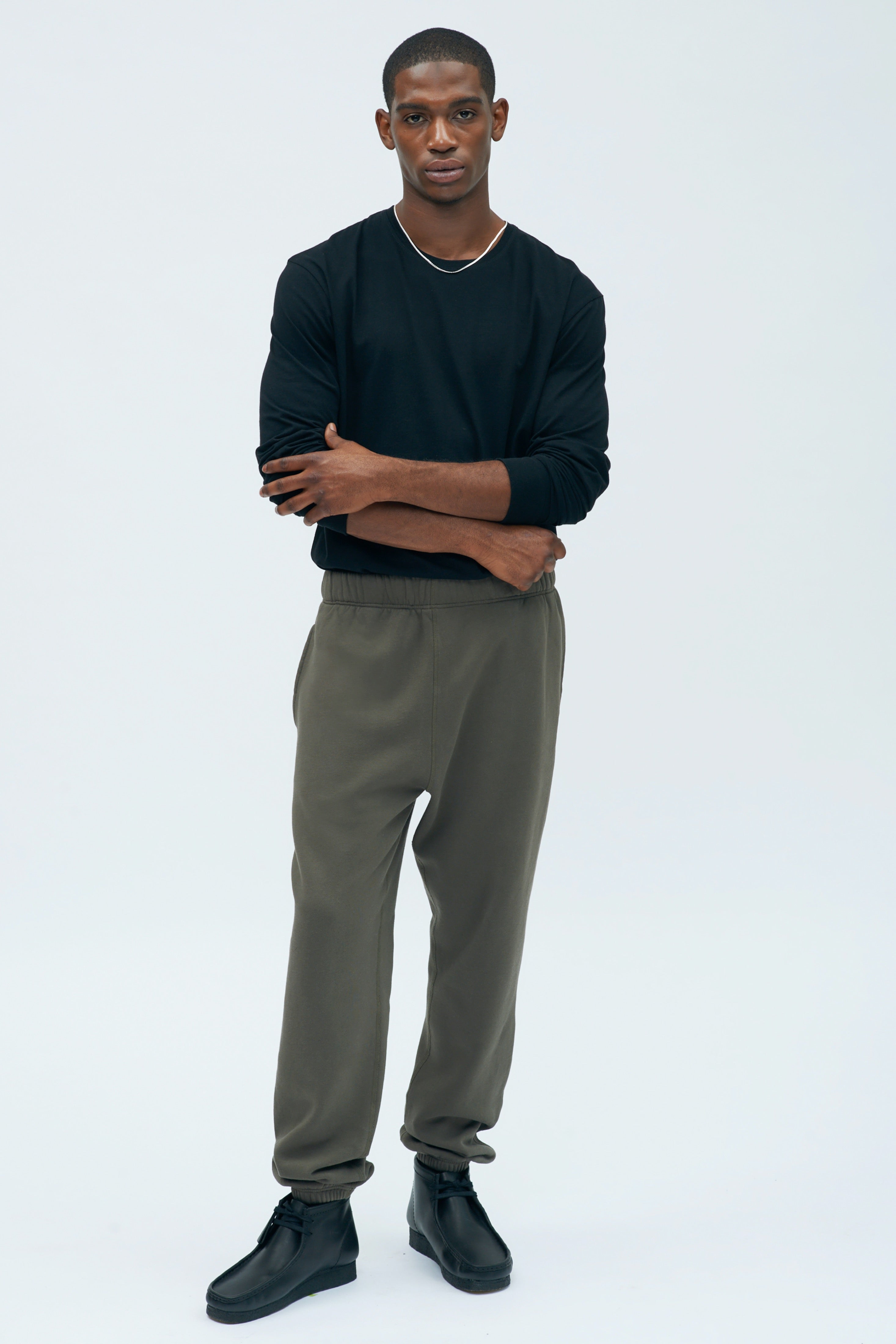 Gio is 6ft 1.5in, a regular M and wearing a M.