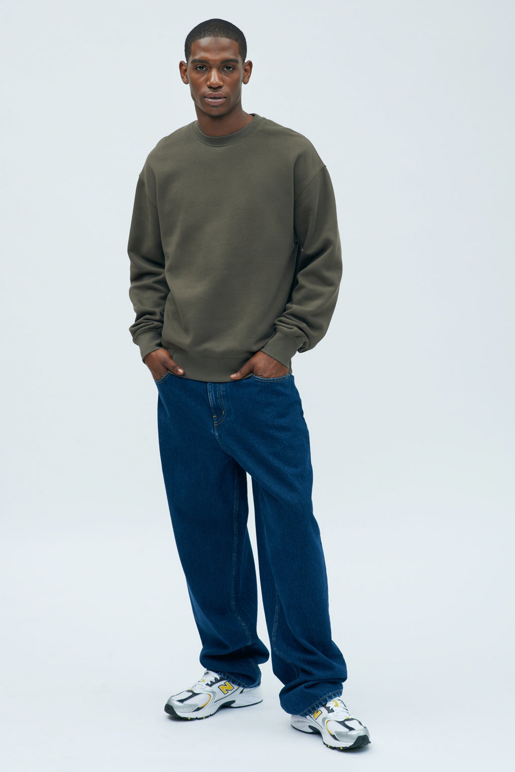 Gio is 6ft 1.5in, a regular M and wearing a M.