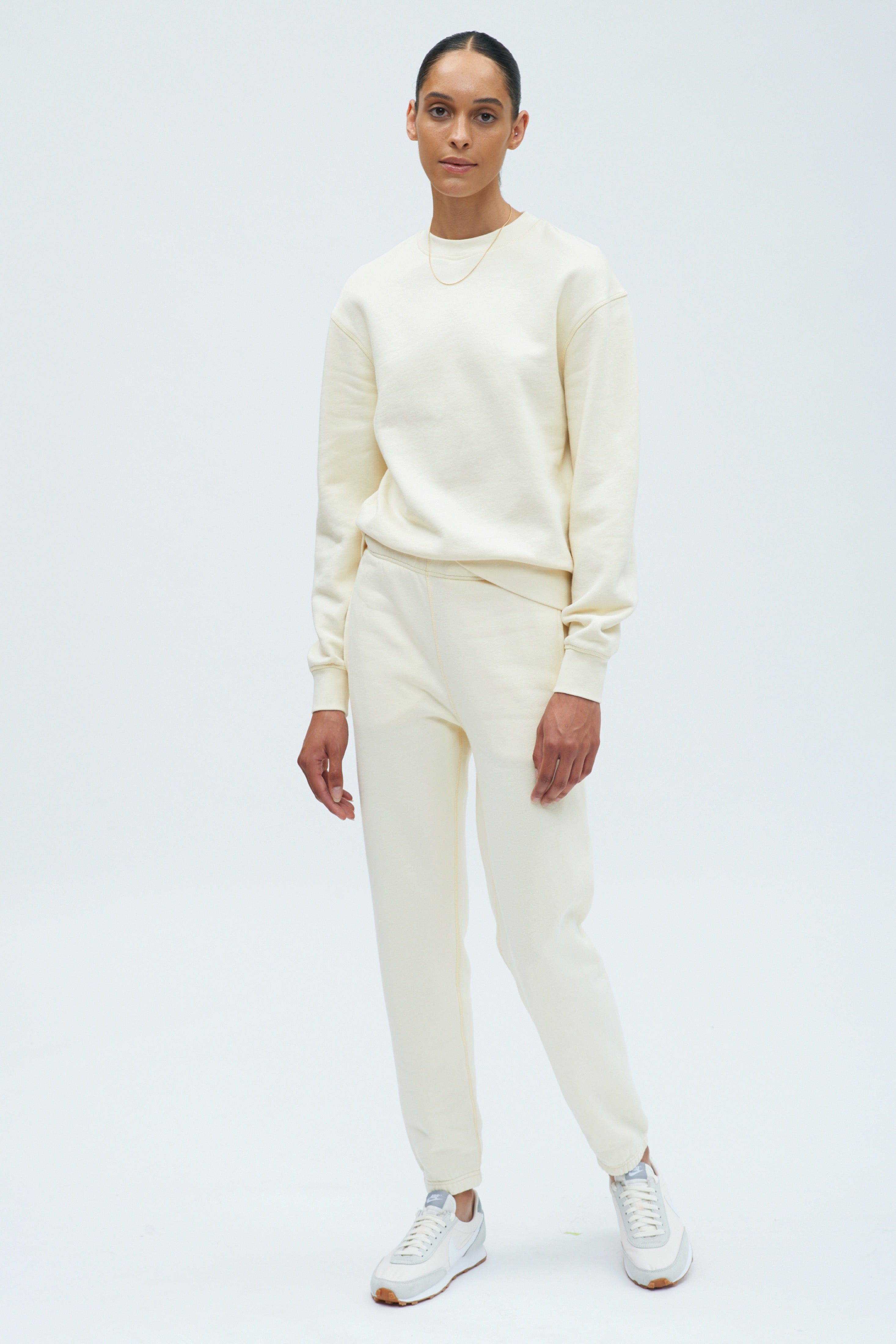 Ali is 5ft 11in, a regular S and wearing a S.