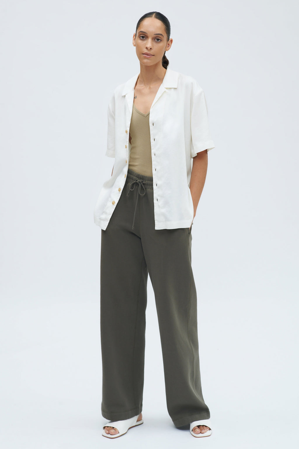 Ali is 5ft 11in, a regular S and wearing a S.