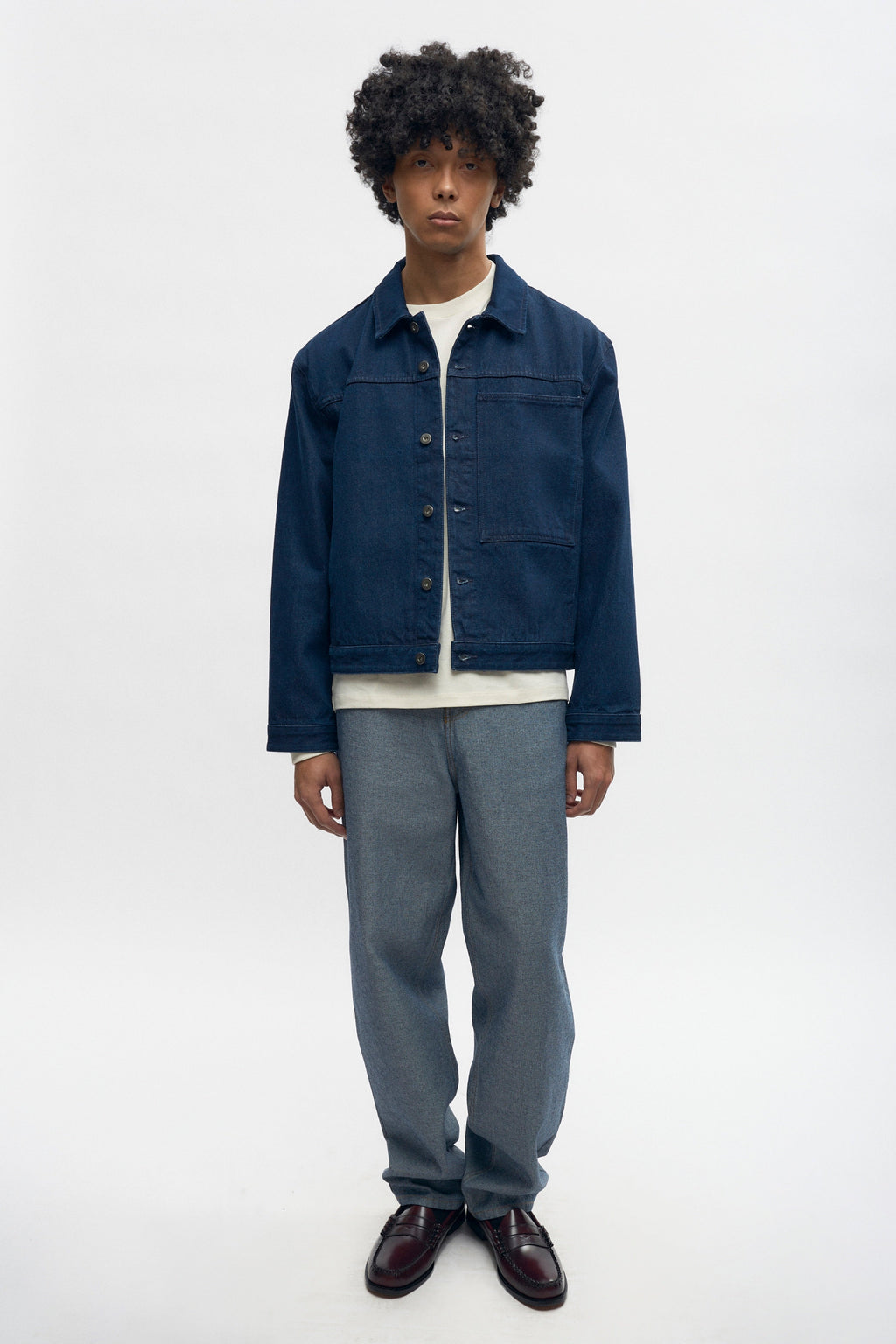 Cameron is 6 ft, a regular size M, and wearing size M.
