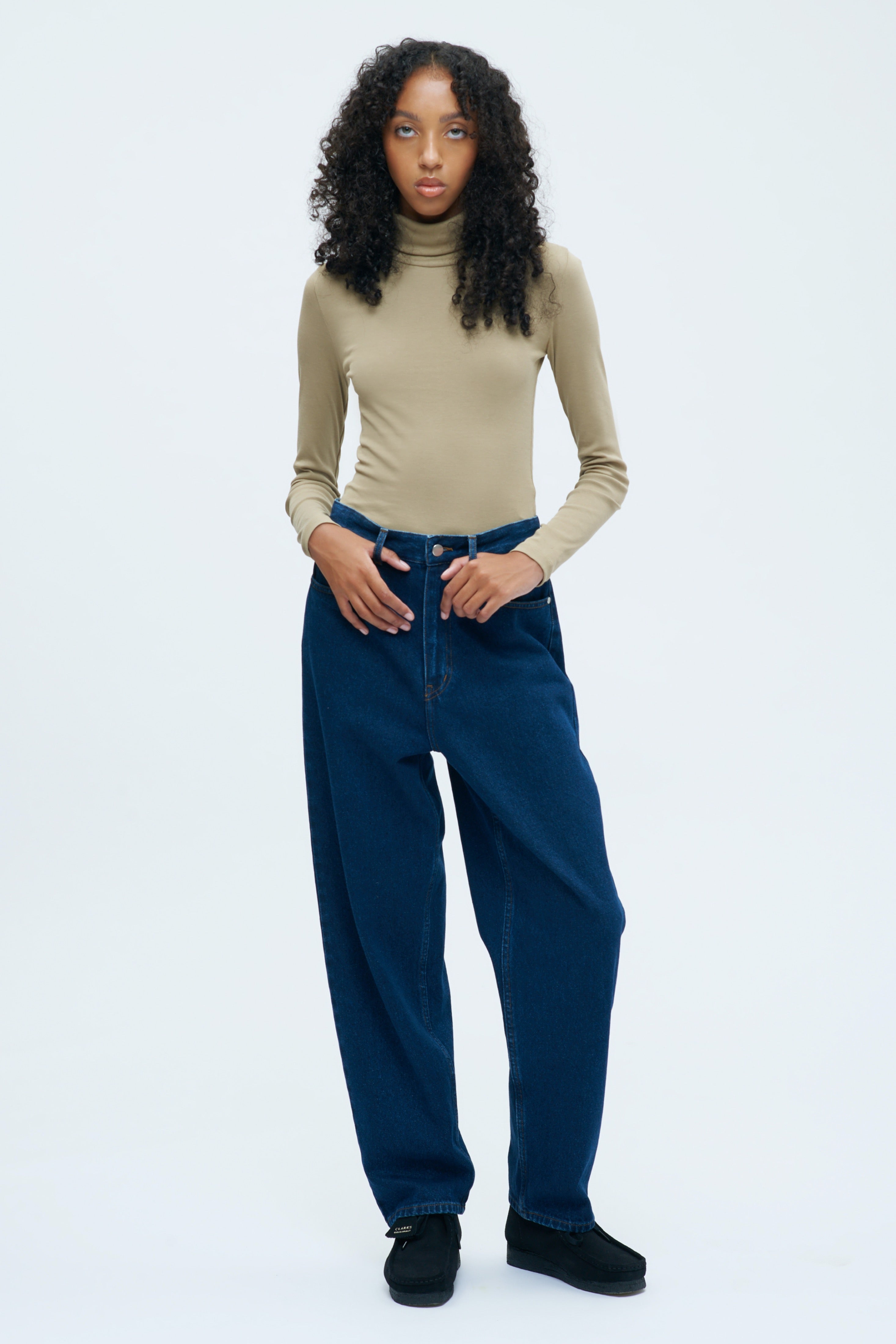 Maya is 5ft 9.5in, a regular size XS and wearing an XS.