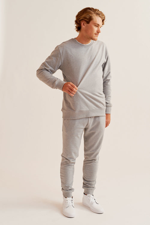 Nick is 5ft 11in and wearing a size M