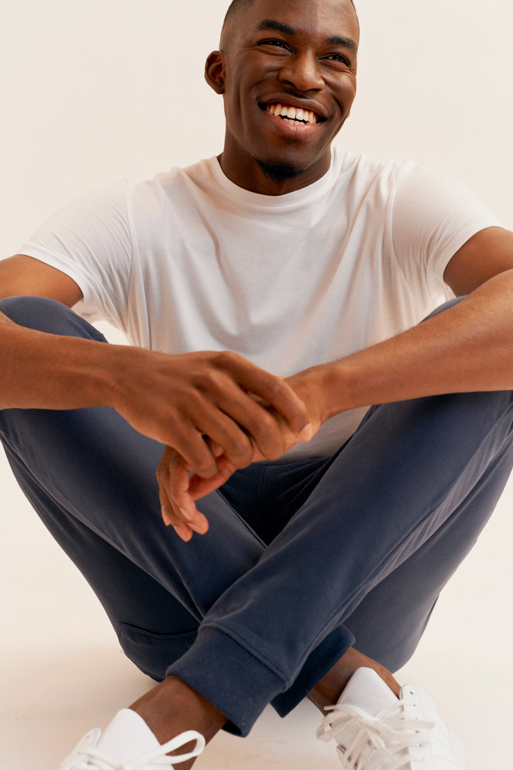 Rodney is 6ft 1in, a regular size L and wearing a L