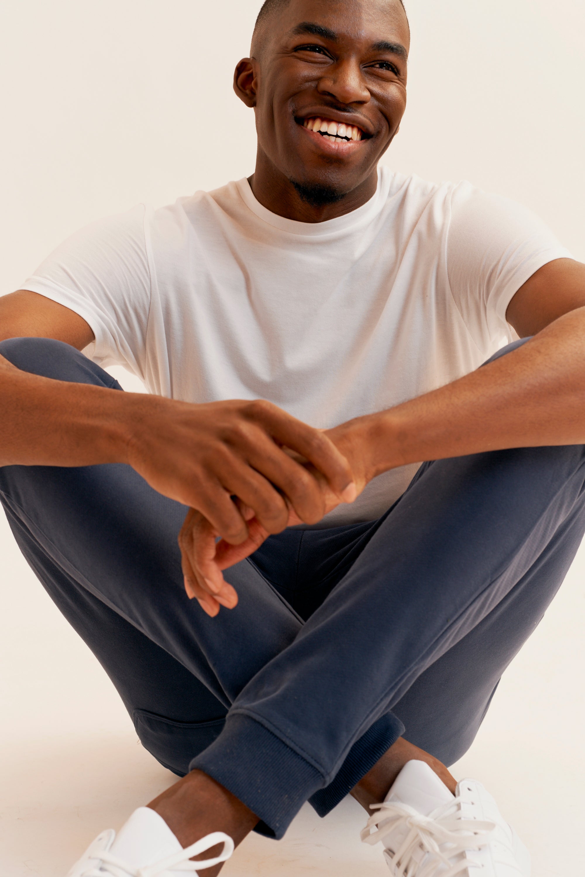 Rodney is 6ft 1in, a regular size L and wearing a L