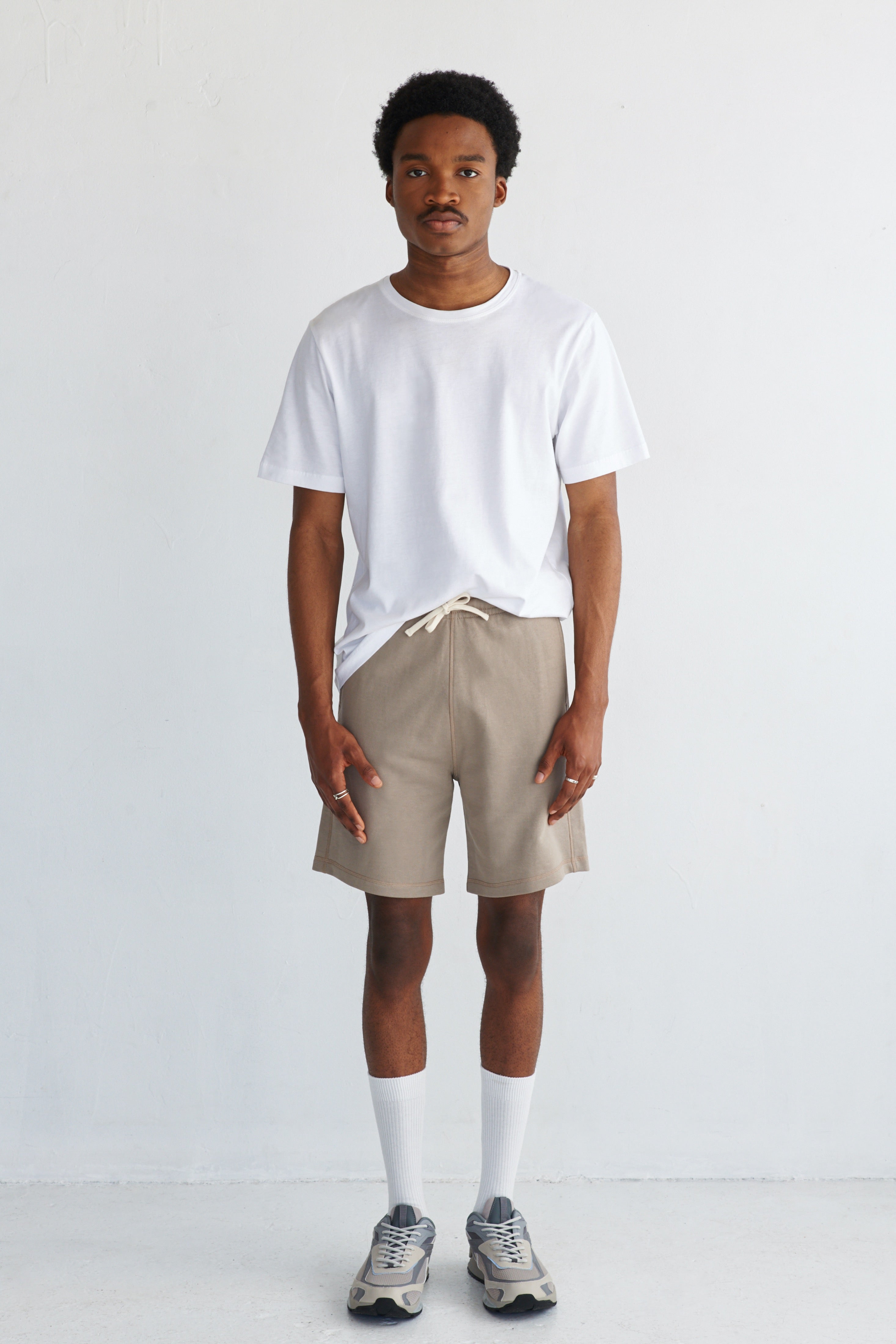 Whak is 6ft 1in, a regular S and wearing a S.