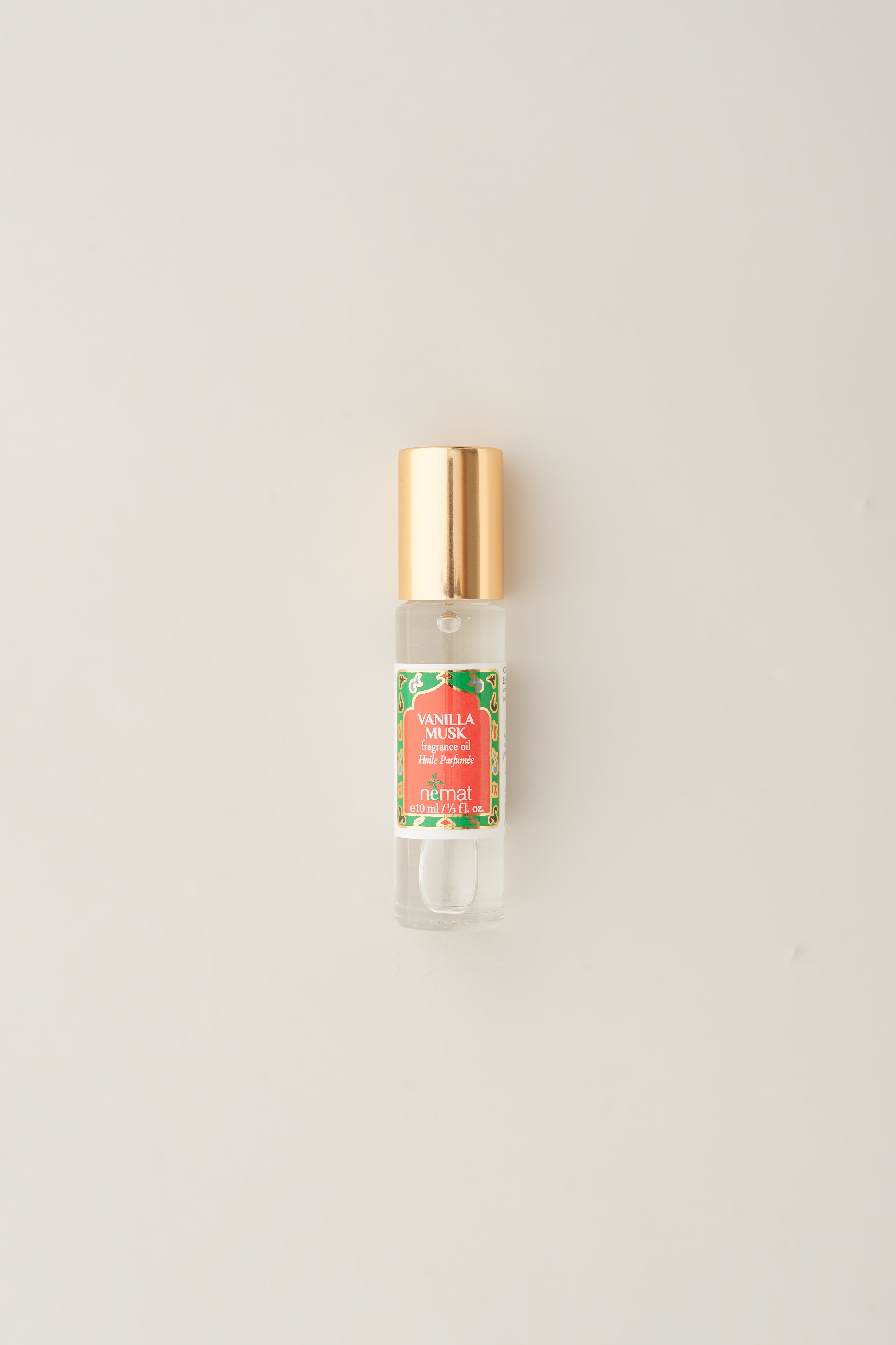 Sweet and enticing, with vanilla as the central note supported by musky undertones.