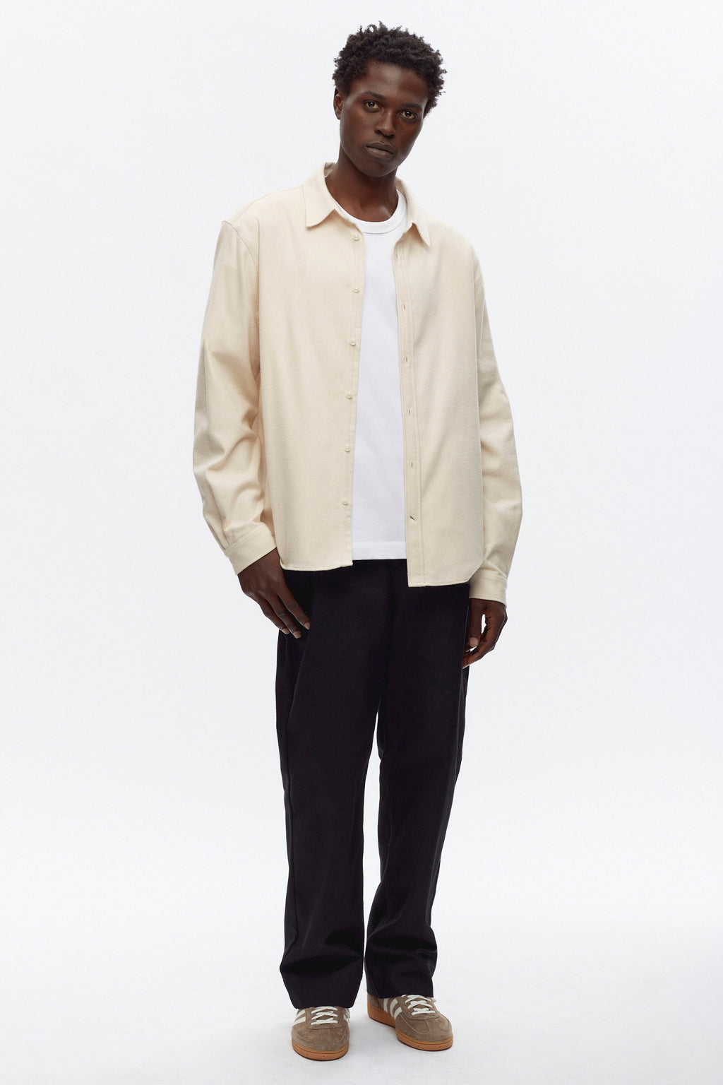 Jonathan is 6’2, a regular L and is wearing an L.