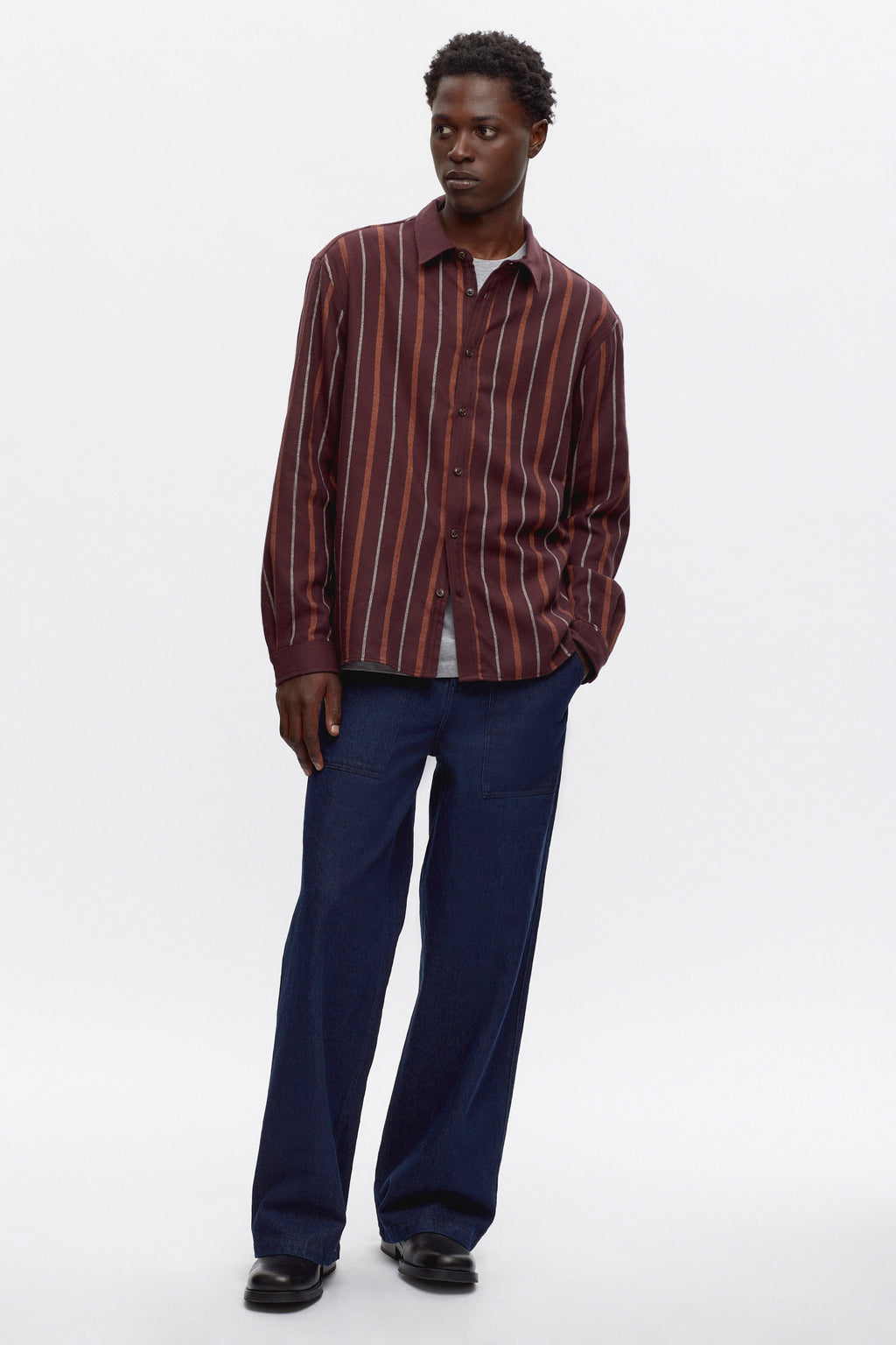 Jonathan is 6'2 is a regular L, and is wearing a L.