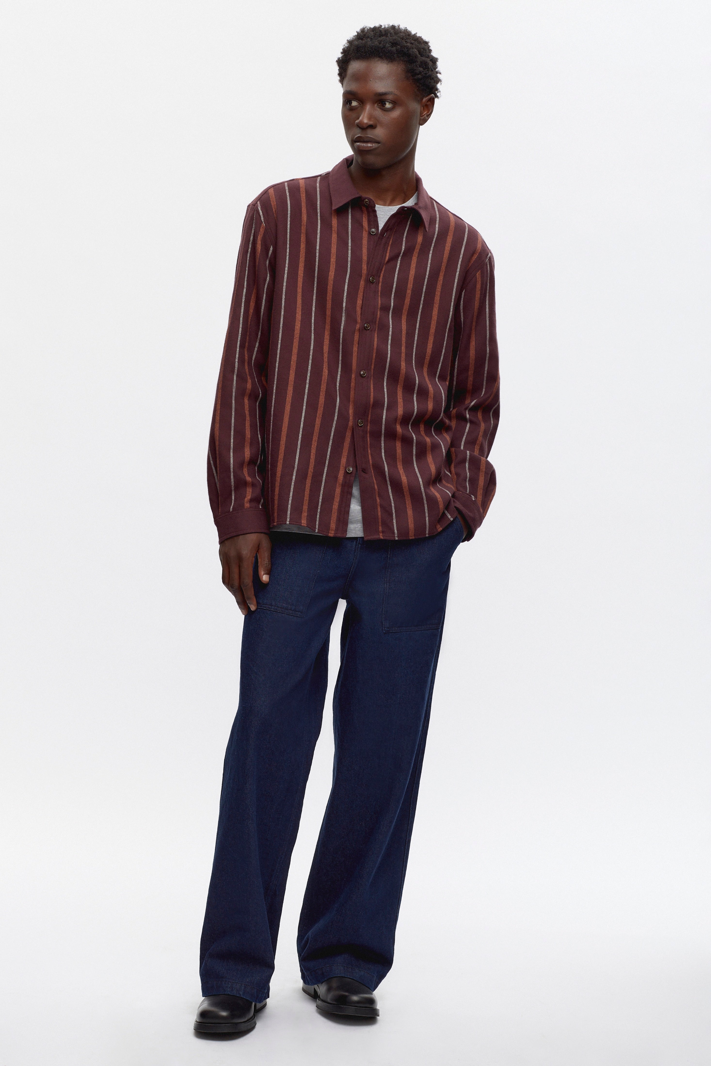 Jonathan is 6'2 is a regular L, and is wearing a L.