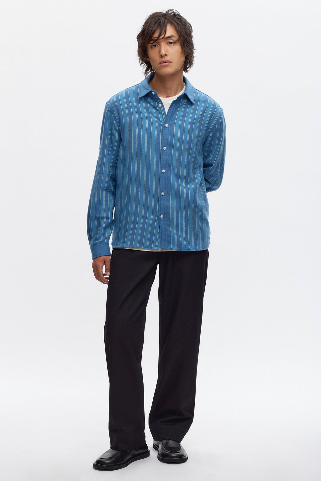 Tashi is 6'0 is a regular M, and is wearing a M.