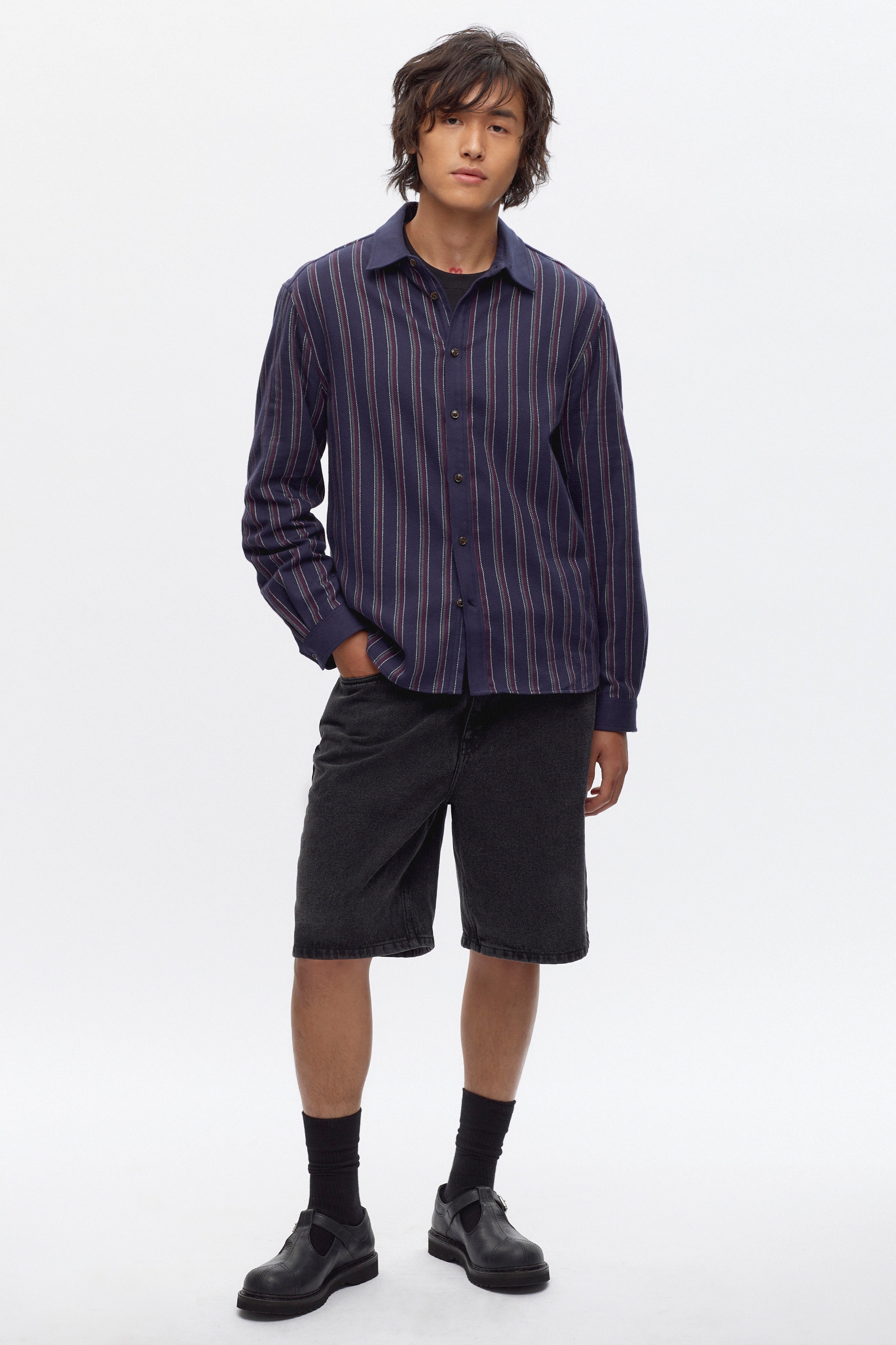 Tashi is 6'0 is a regular M and is wearing a M.