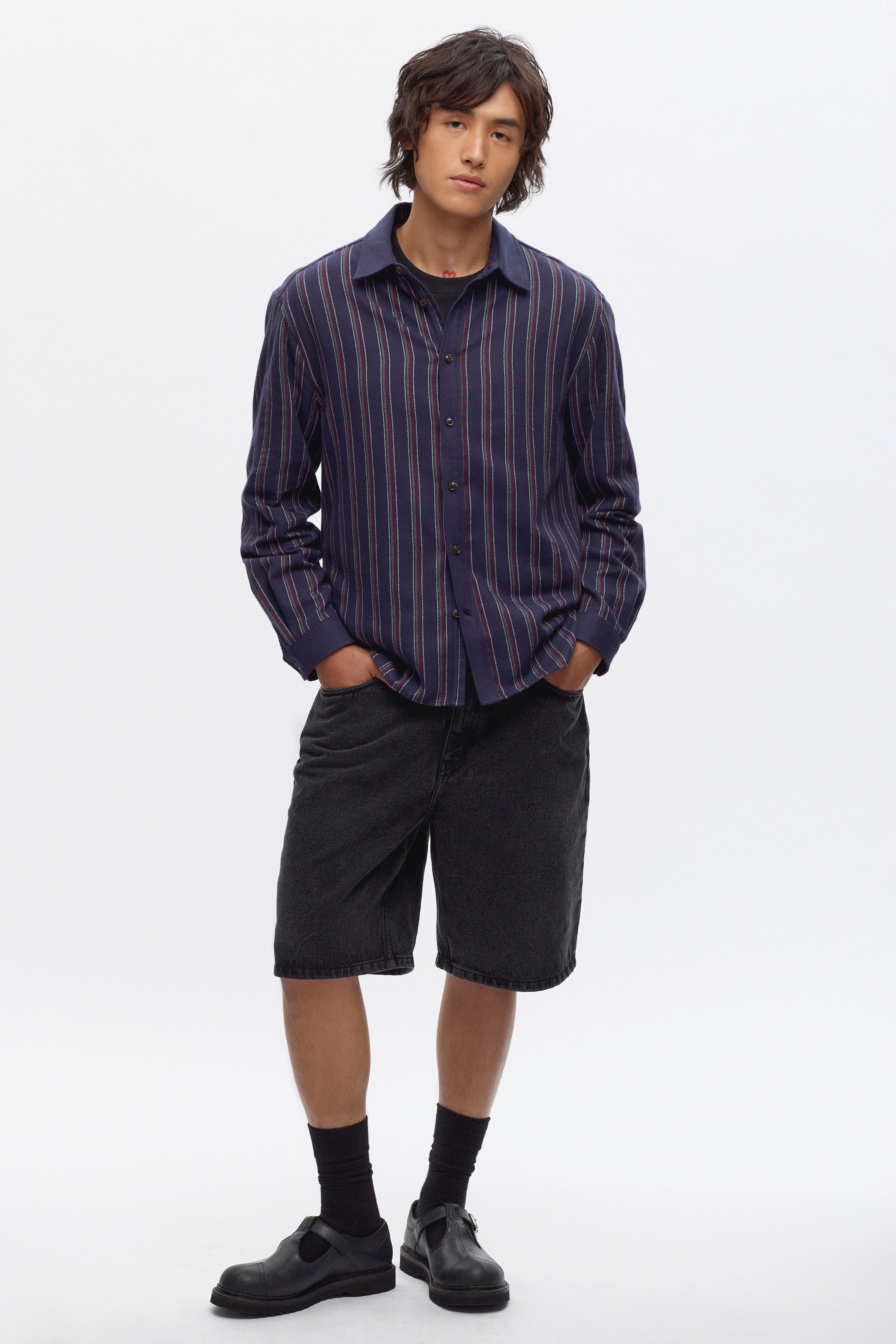 Tashi is 6'0, is a regular 32 and is wearing a 32.