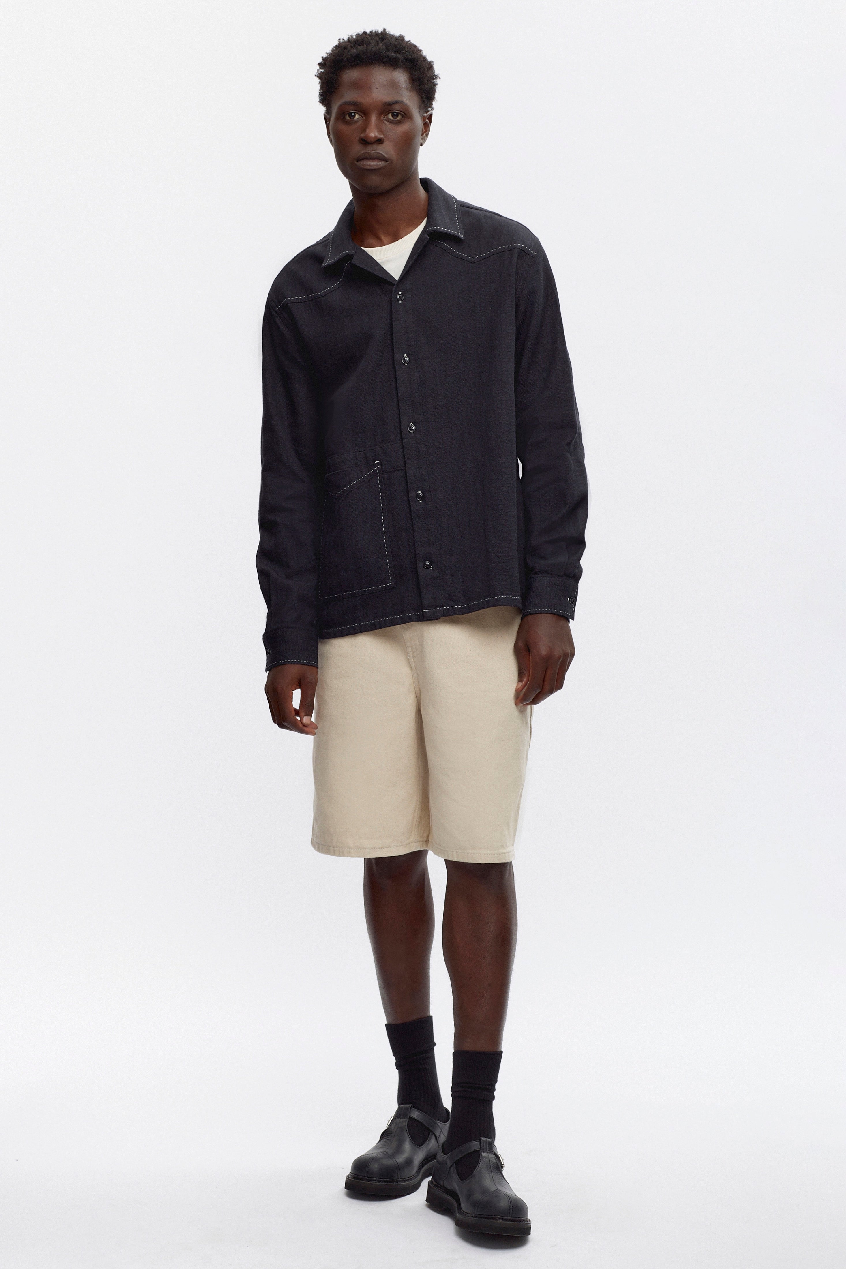 Jonathan is 6'2, a regular Medium and wearing a M.