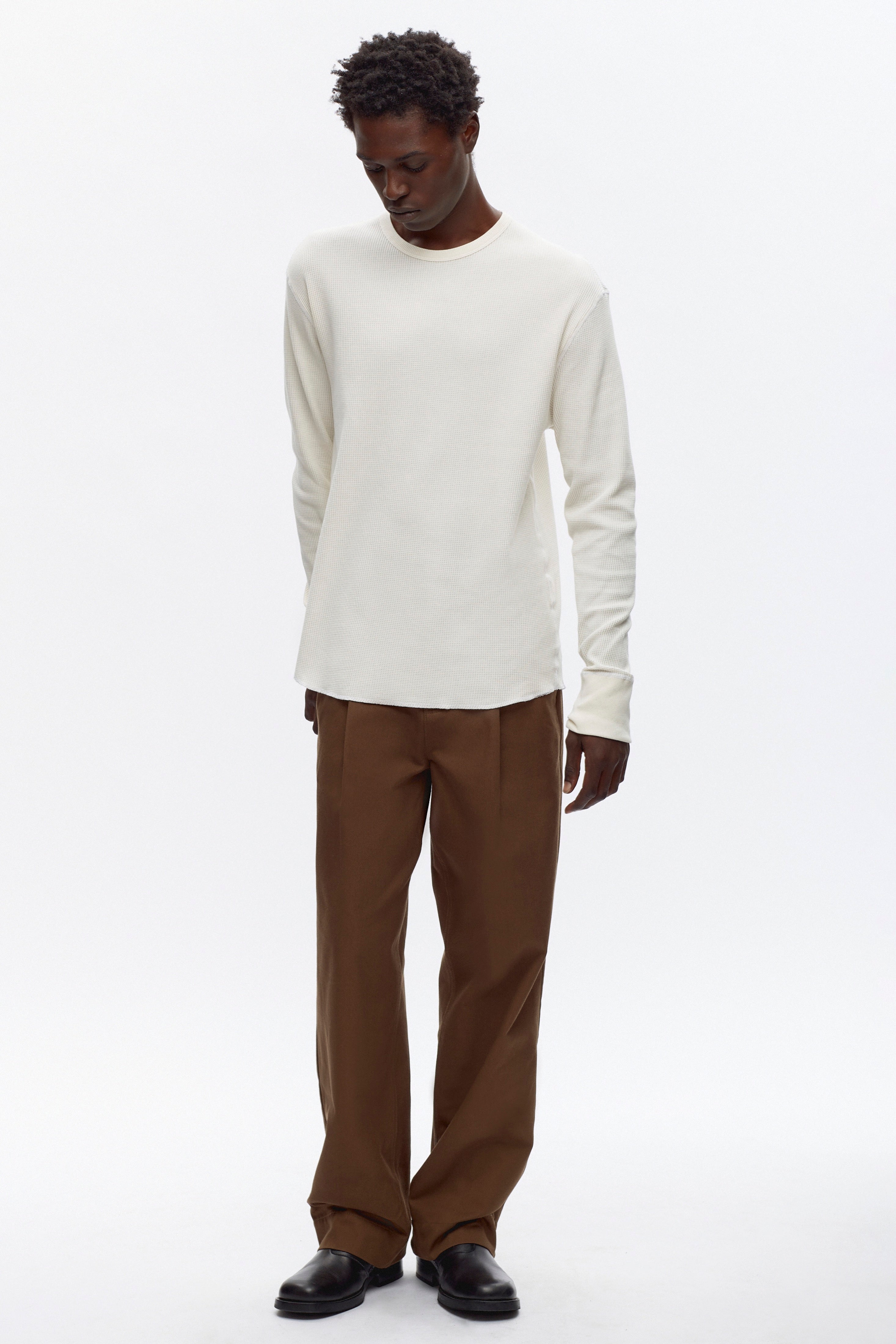 Jonathan is 6’2, a regular L and is wearing an L.