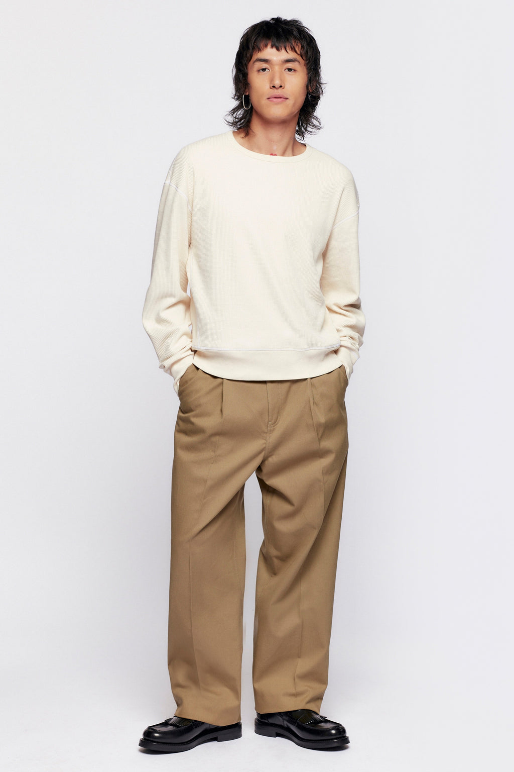 Tashi is 6'0, regular size M wearing a size M.