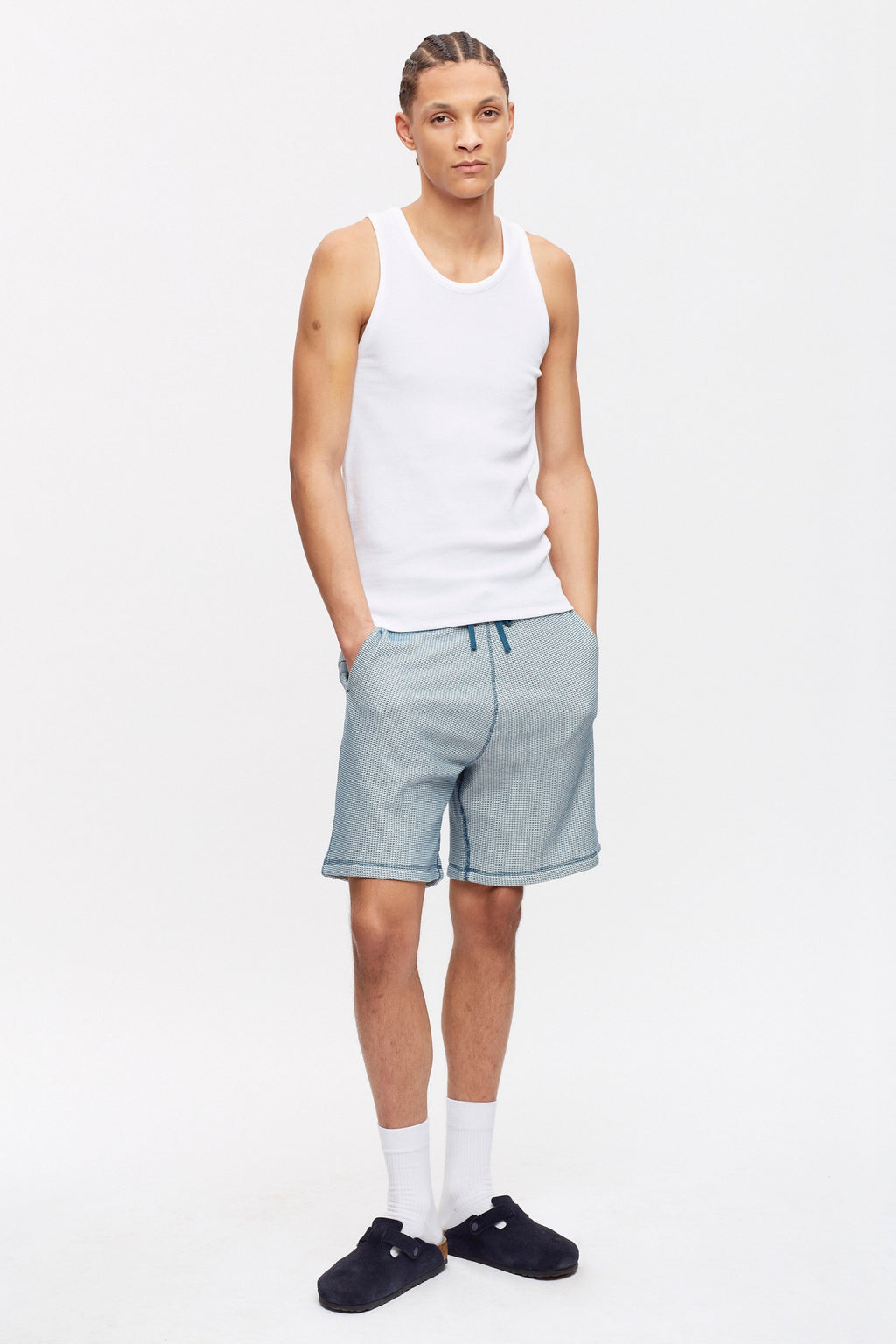 Ethan is 6ft 2in, a regular size M and is wearing a M.