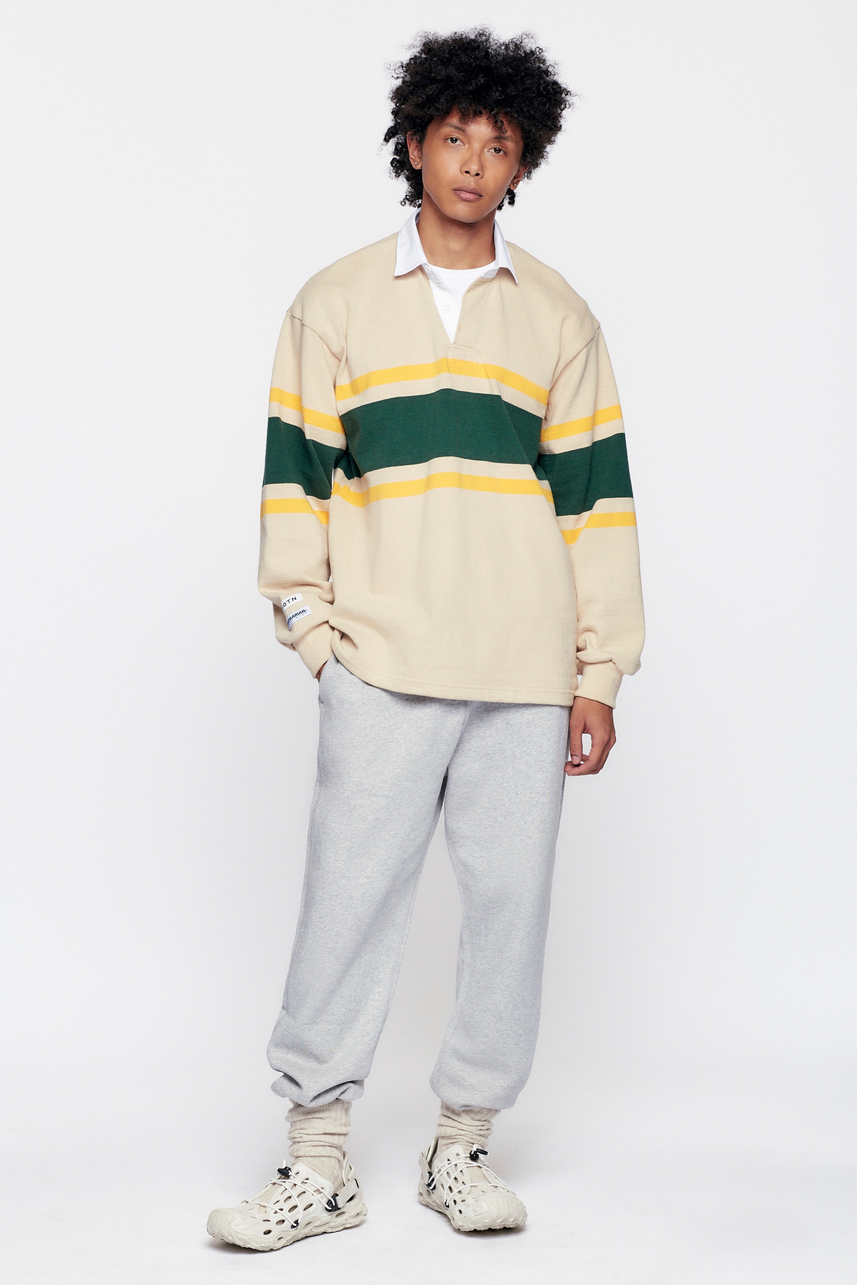 Cameron is 6 ft 0in, a regular size M, and wearing size M.