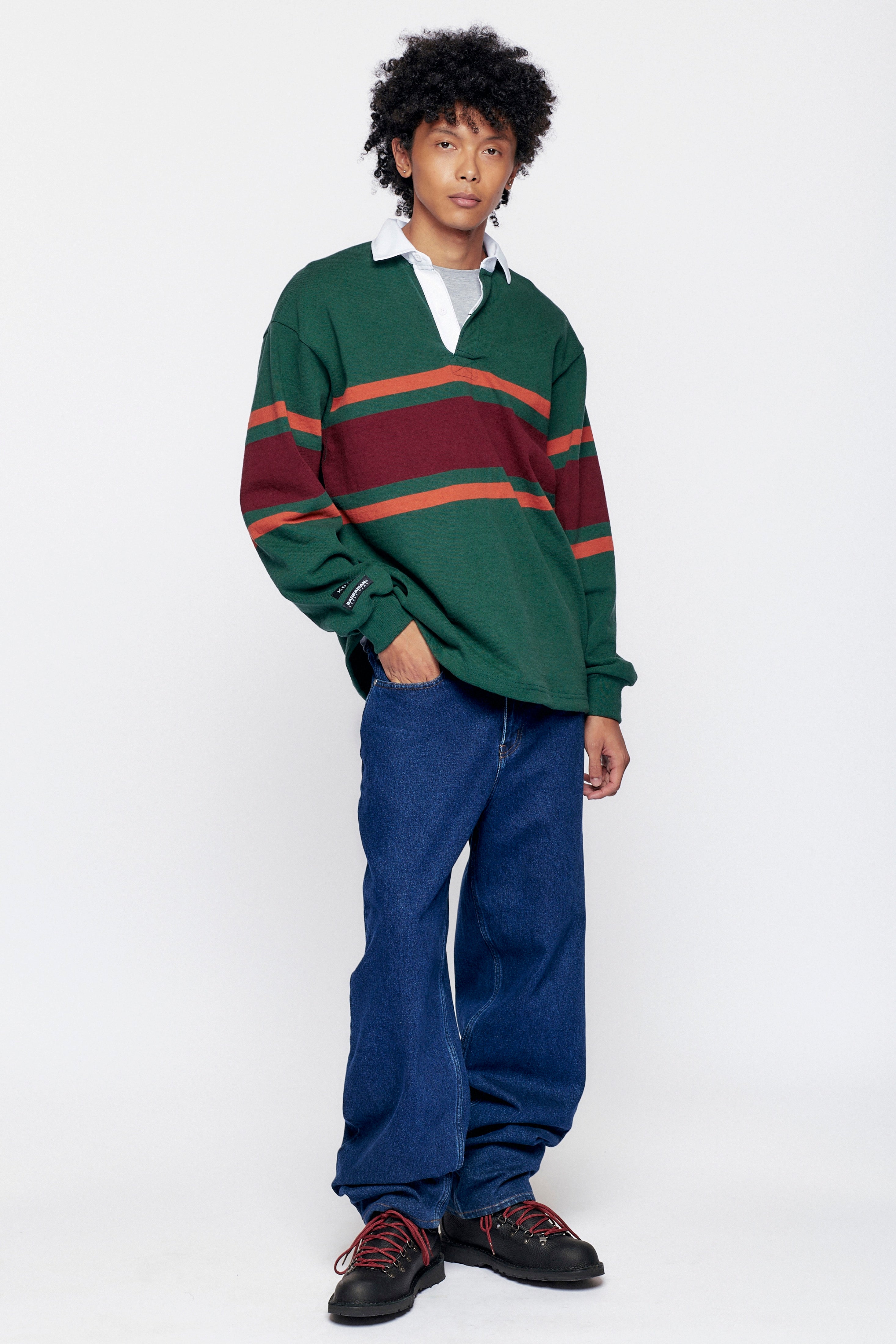 Cameron is 6 ft 0in, a regular size M, and wearing size M.