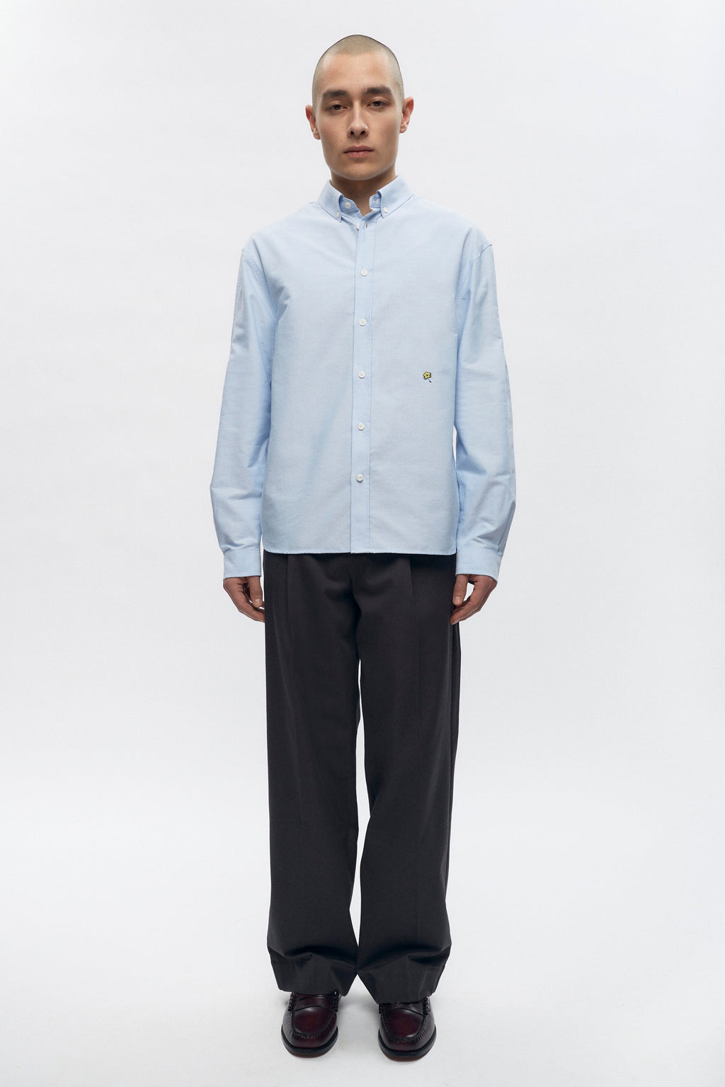 Raphael is 6ft is a regular M, and is wearing an M.