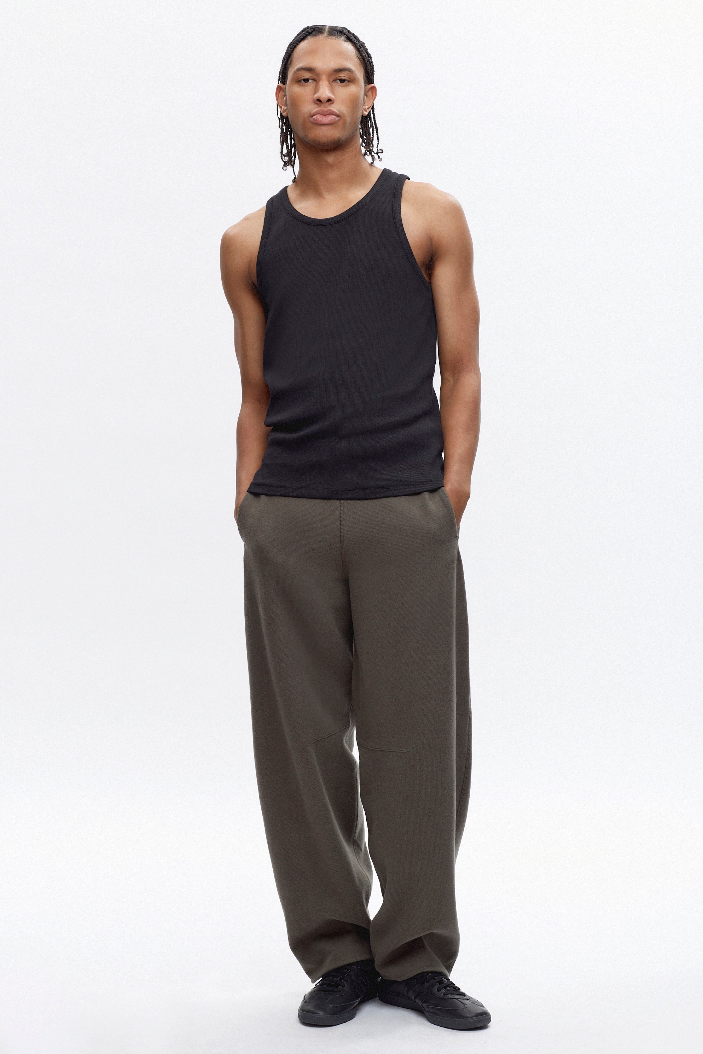 Ethan is 6ft 3in, a regular size M and wearing a M.