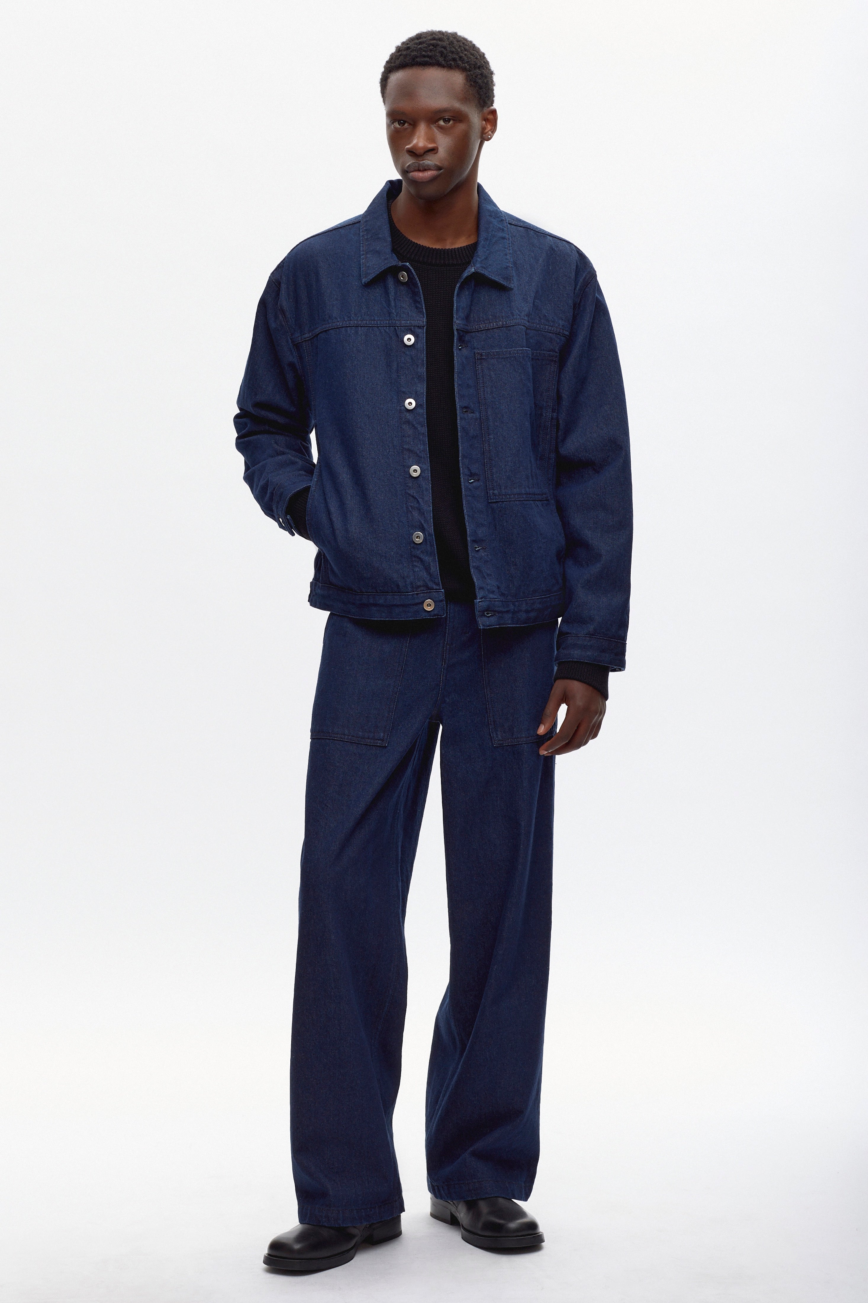 Rukundo is 6’1 a regular M and wearing an M.