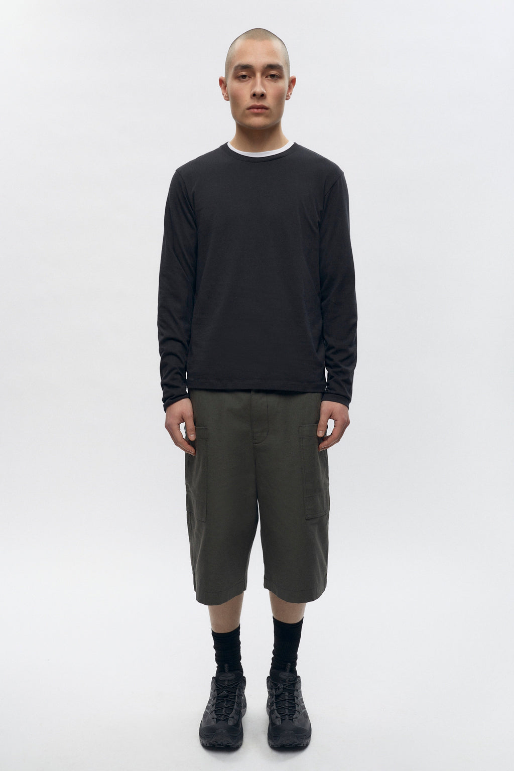 Raphael is 6ft is a regular M, and is wearing an M.