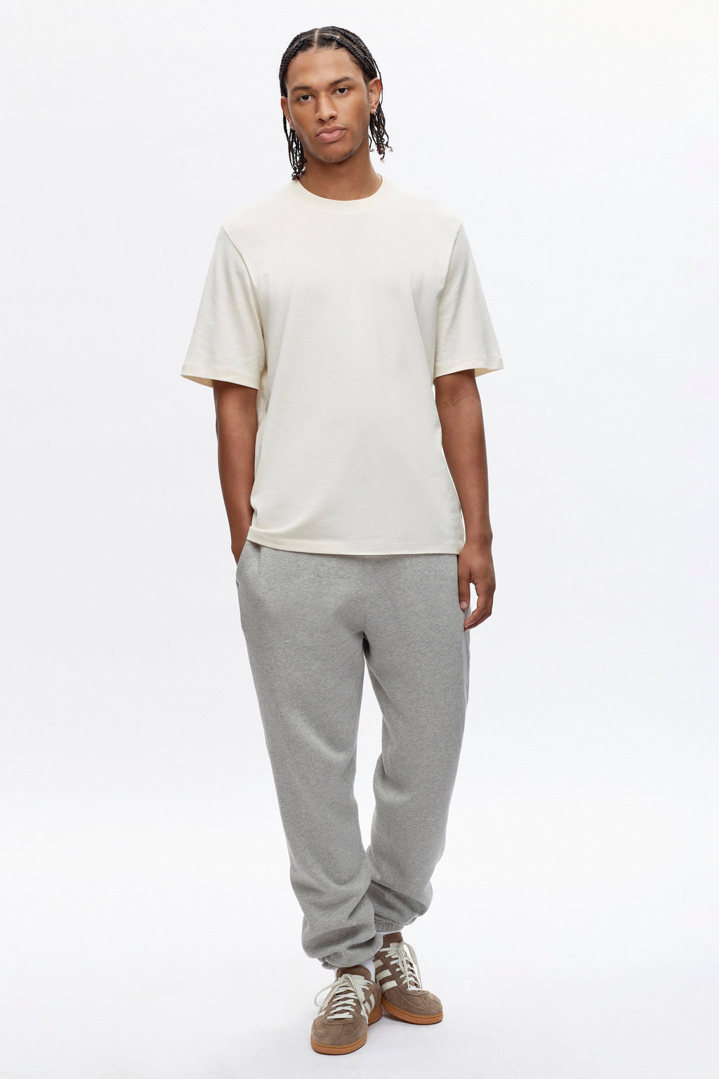 Ethan is 6ft 3in, a regular size M and wearing a M.