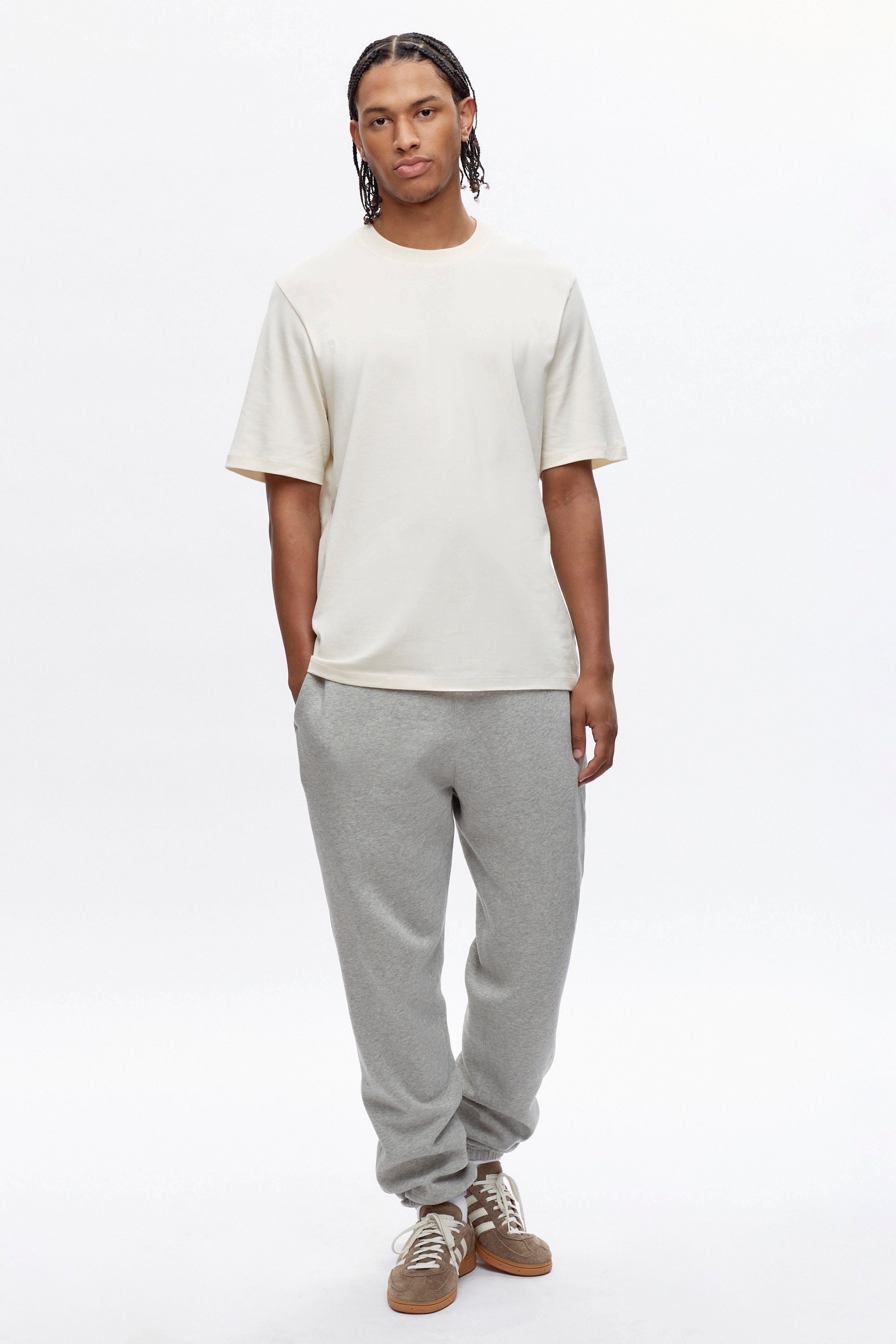 Ethan is 6ft 3in, a regular size M and wearing a M.