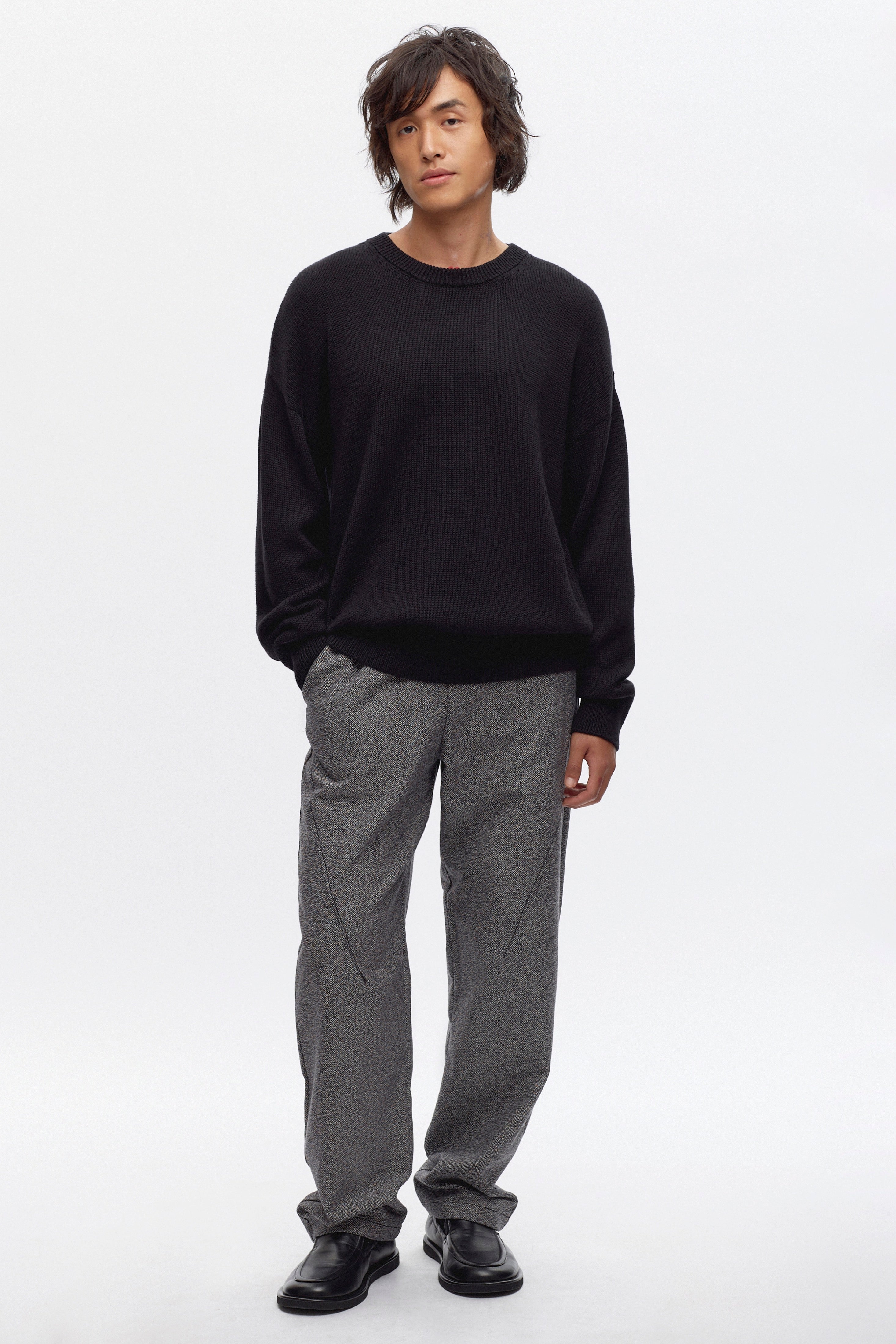 Tashi is 6'0, a regular M and is wearing a M.