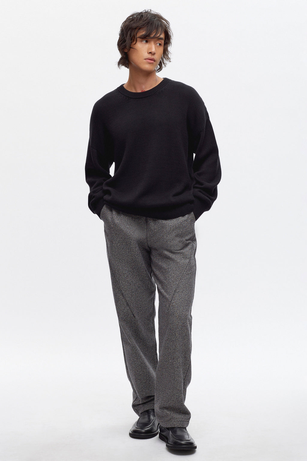 Tashi is 6’0 is regular M, and wearing a M.