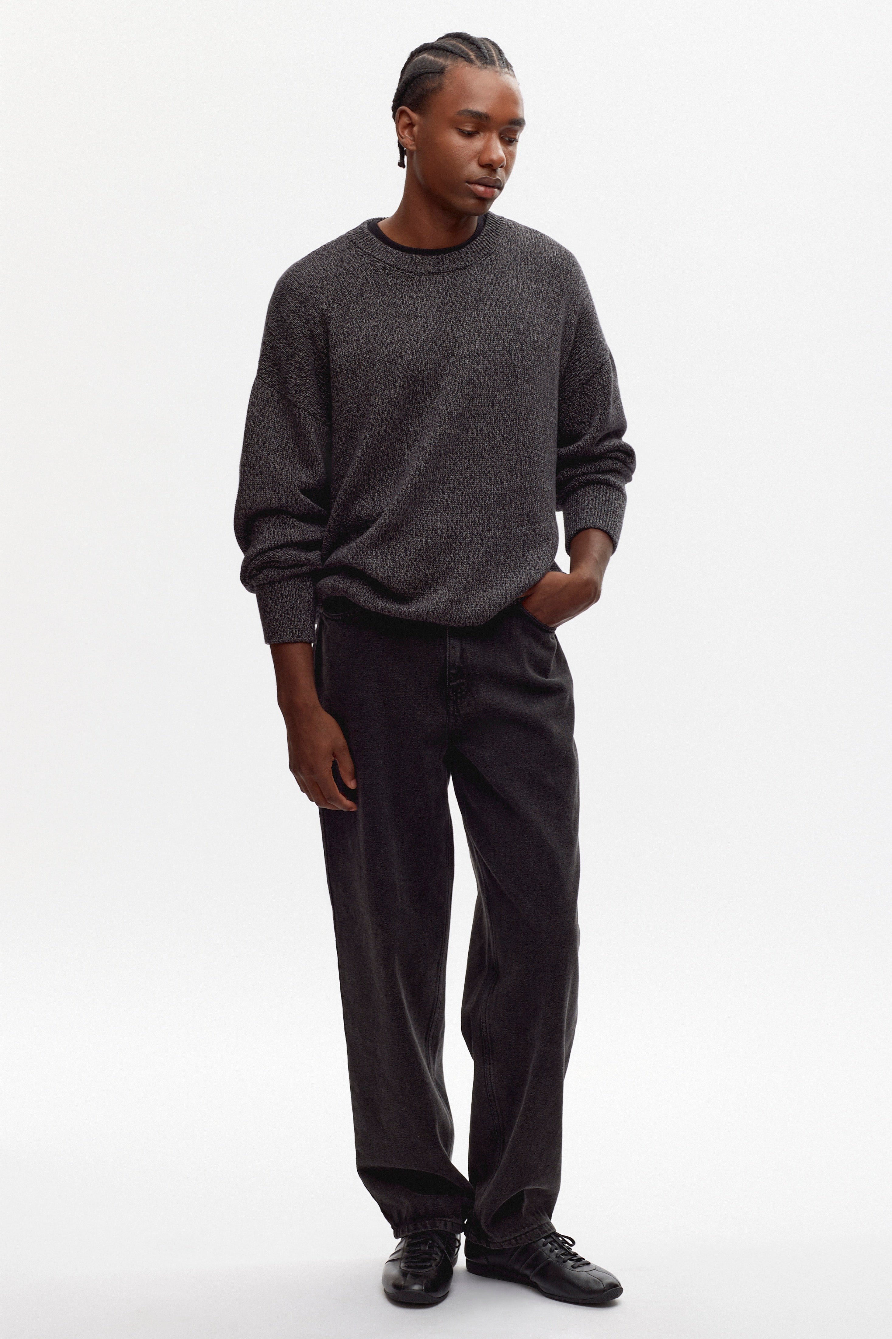 Justus is 6'1" is a regular L, and is wearing an L.