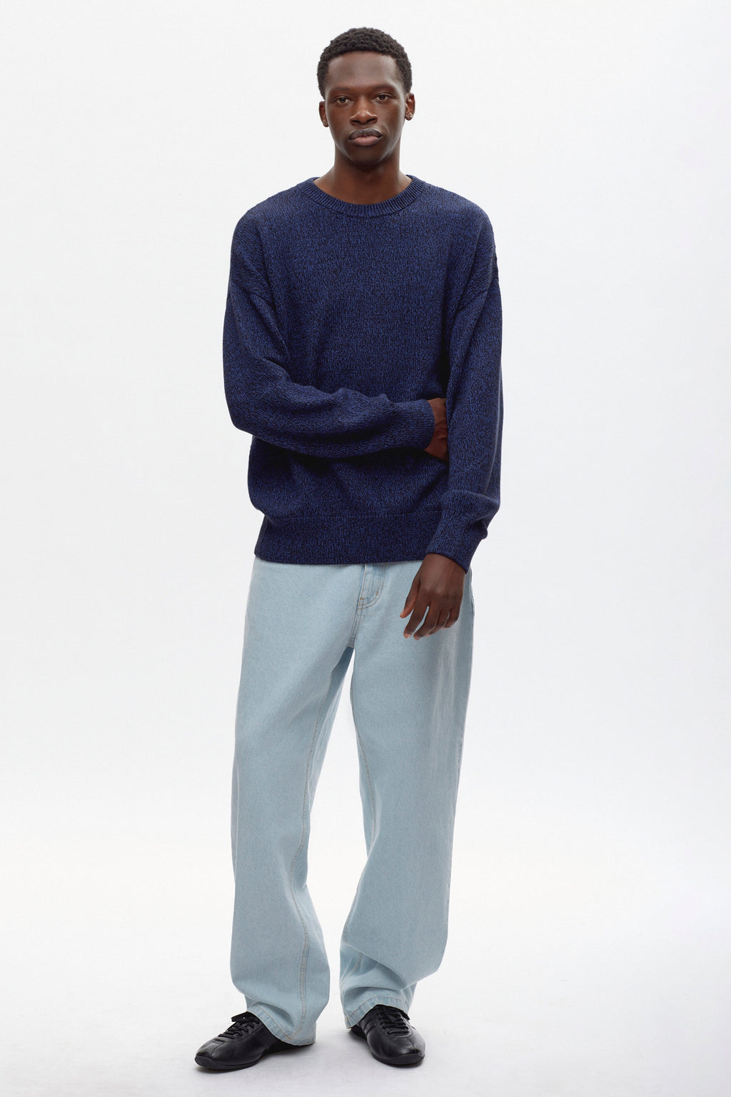 Rukundo is 6'1 a regular M and wearing an M.