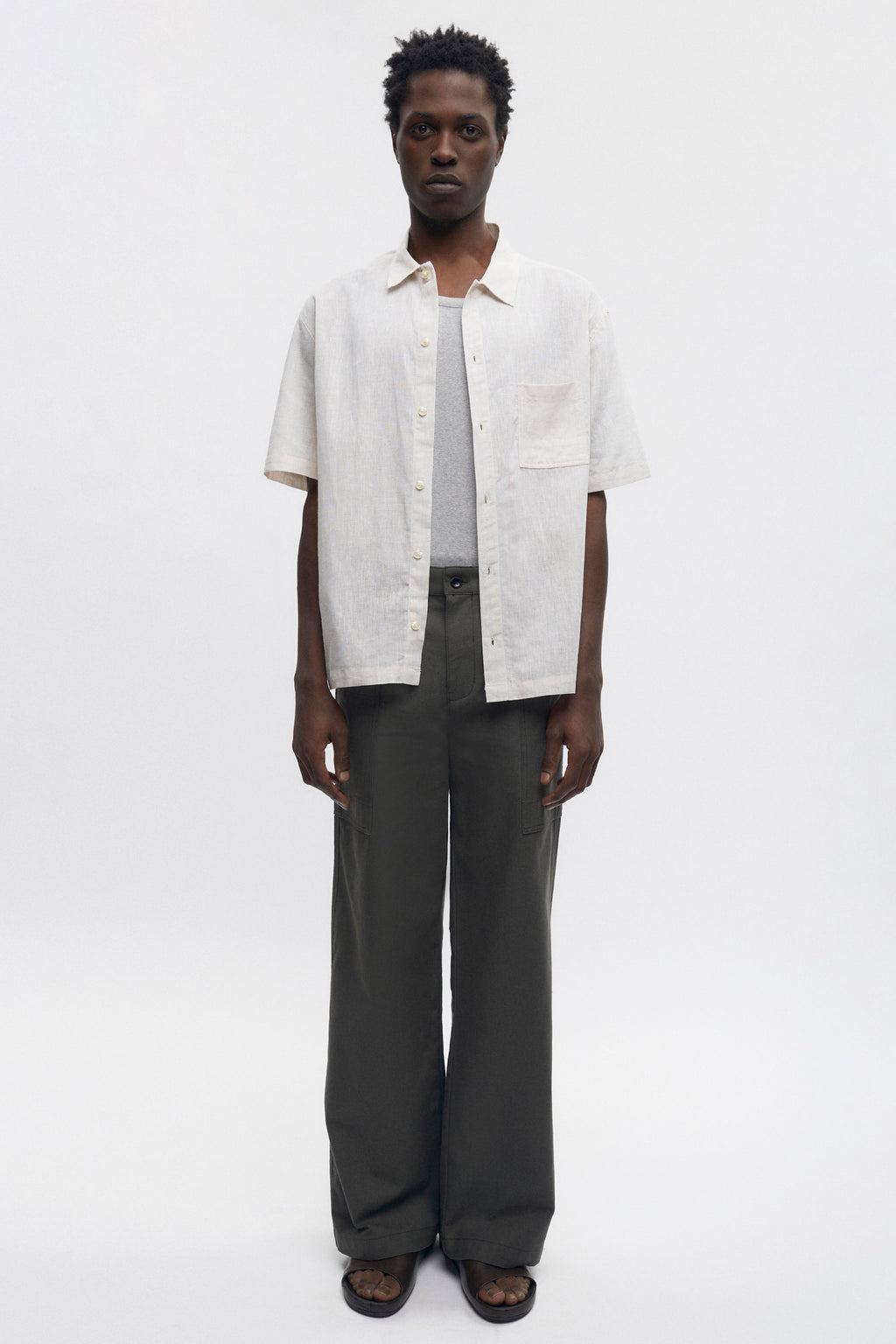 Jonathan is 6’2, is a regular 32 and is wearing a 32.