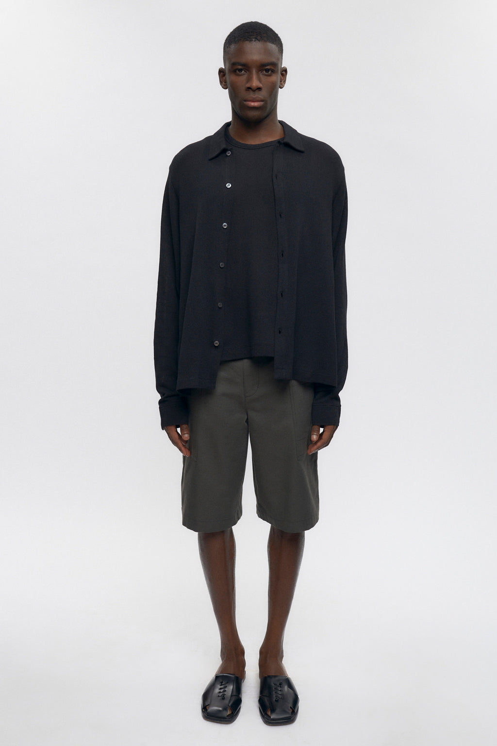 Karl is 6'2" is a regular 32 and is wearing a 32. 