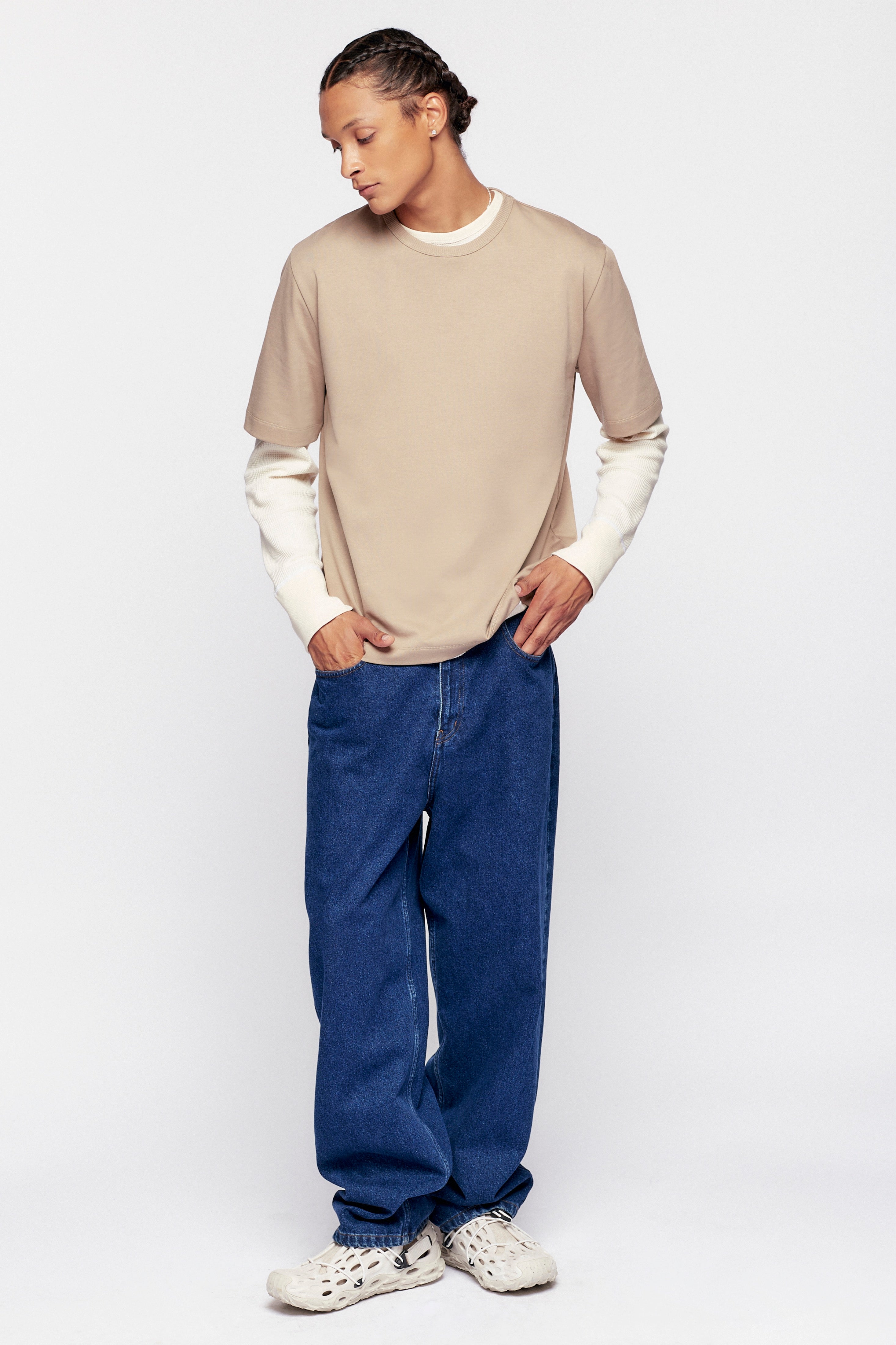 Ethan is 6ft 2in, a regular size S and is wearing a M.