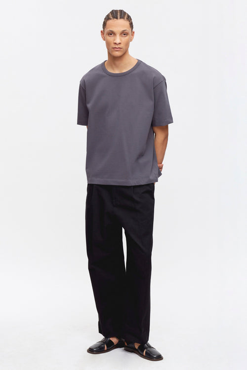 Ethan is 6ft 2in, a regular size M and is wearing a M.