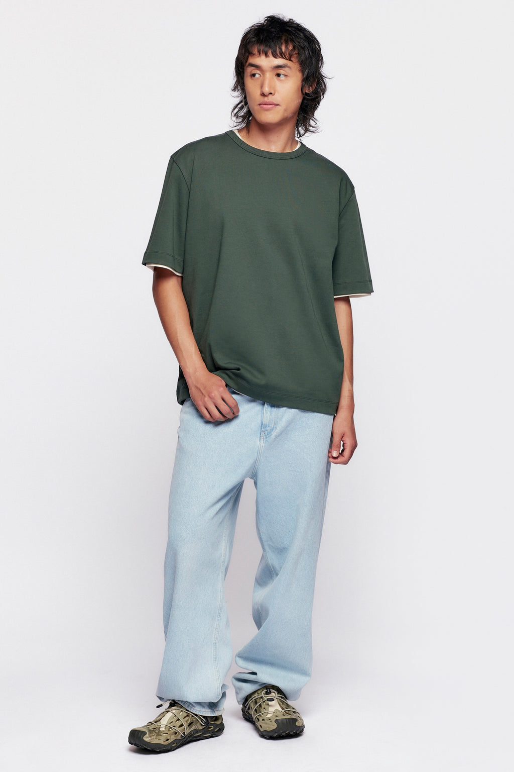 Tashi is 6'0, regular size M wearing a size M.