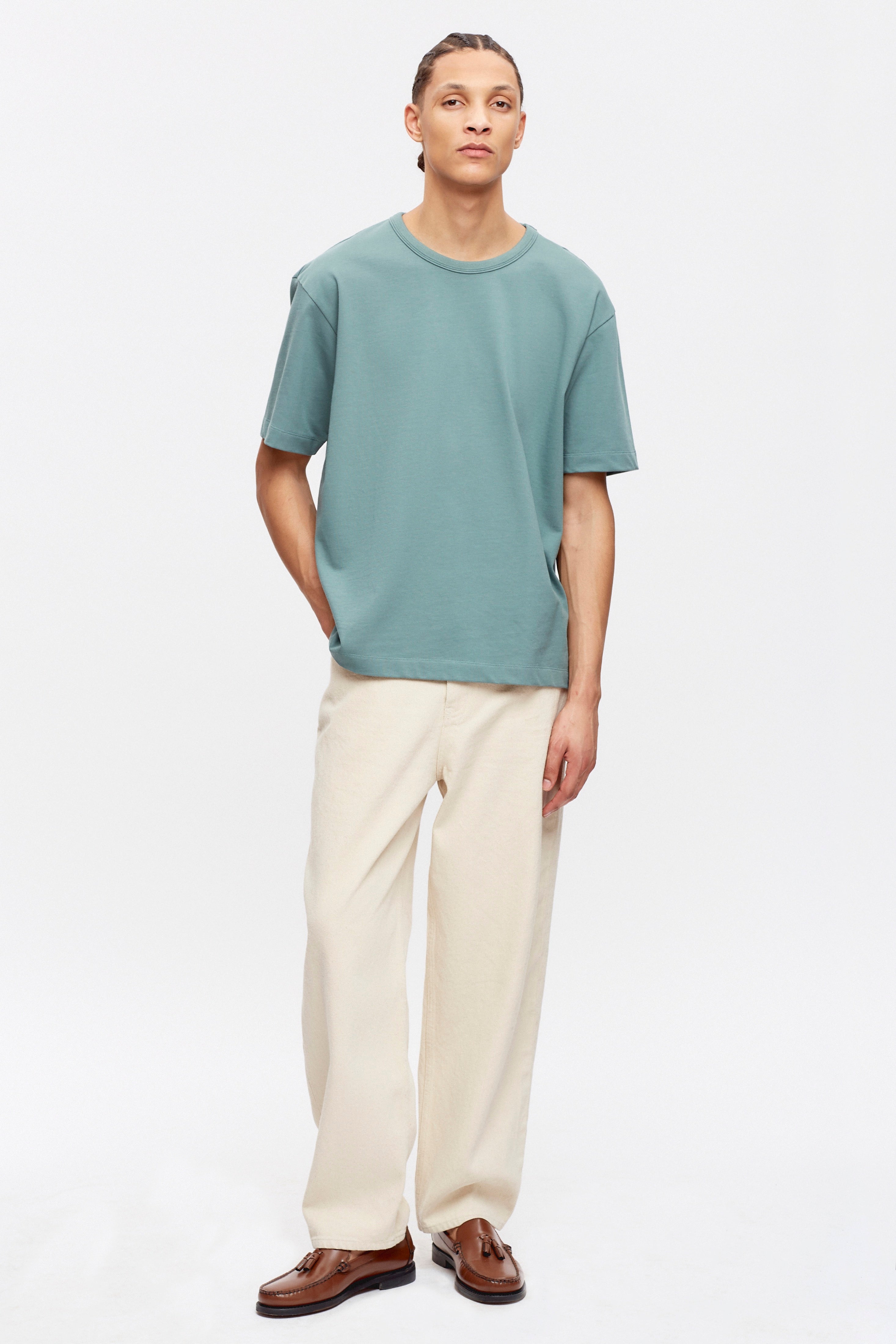 Ethan is 6ft 2in, a regular size M and is wearing a M.