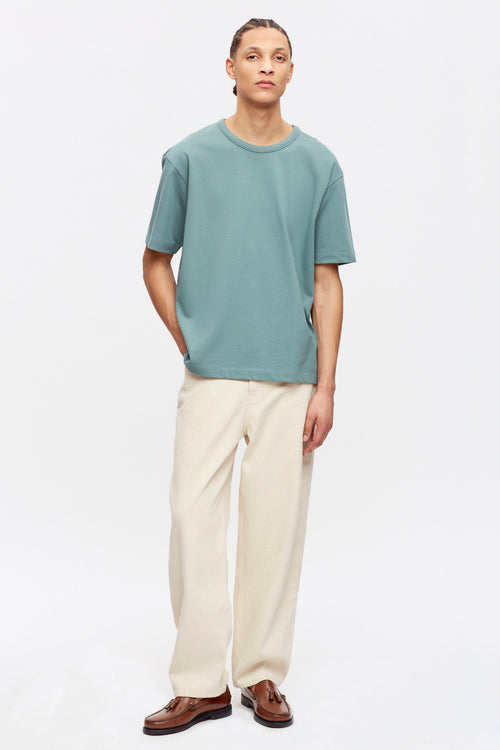 Ethan is 6ft 2in, a regular size M and is wearing a M.