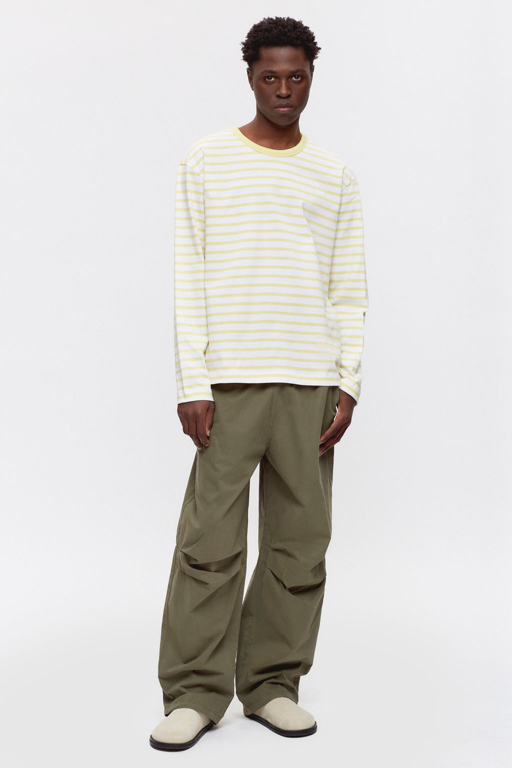 Jonathan is 6ft 2in, a regular size M and wearing a M.