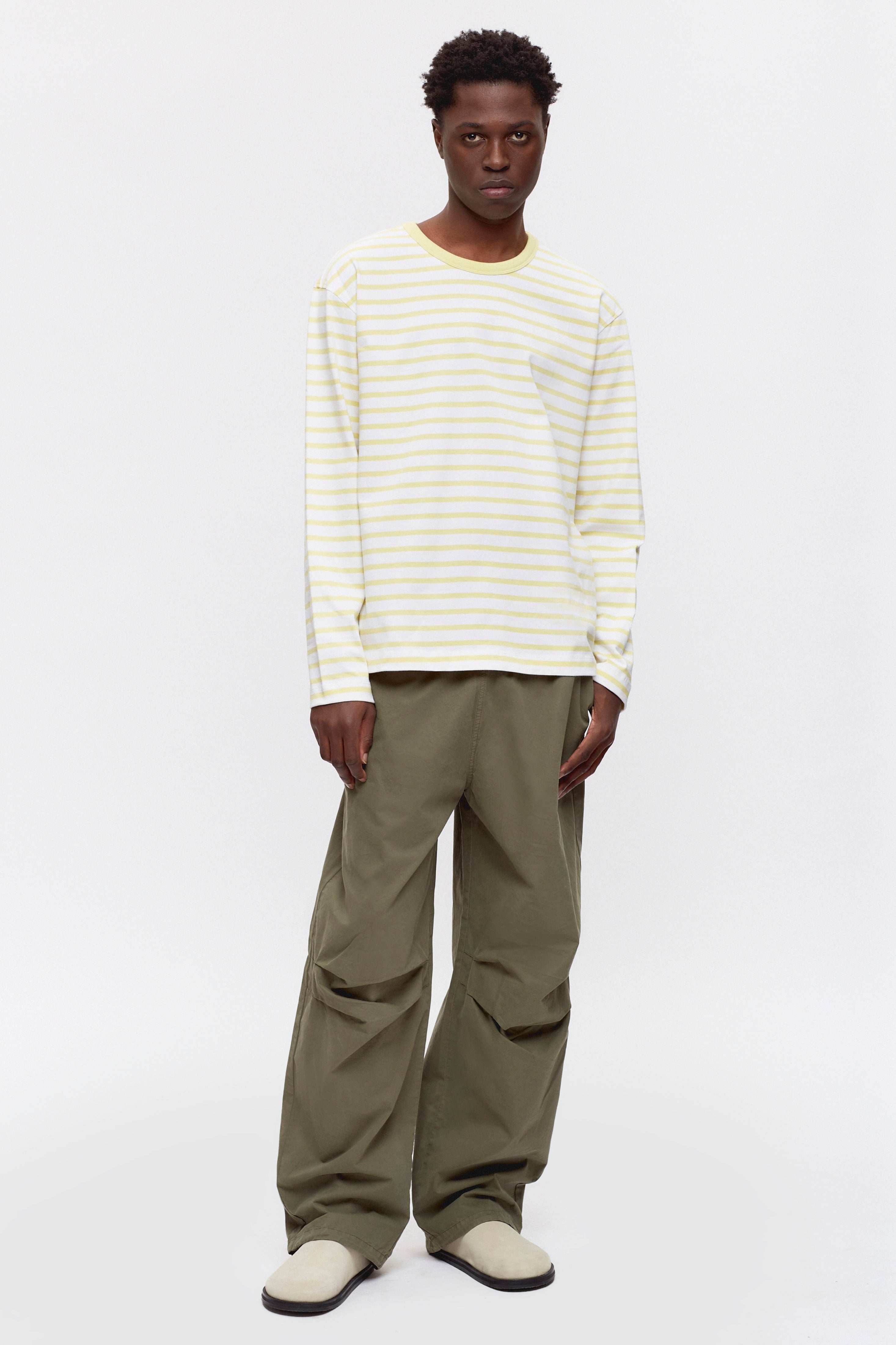 Jonathan is 6ft 2in, a regular size M and wearing a M.