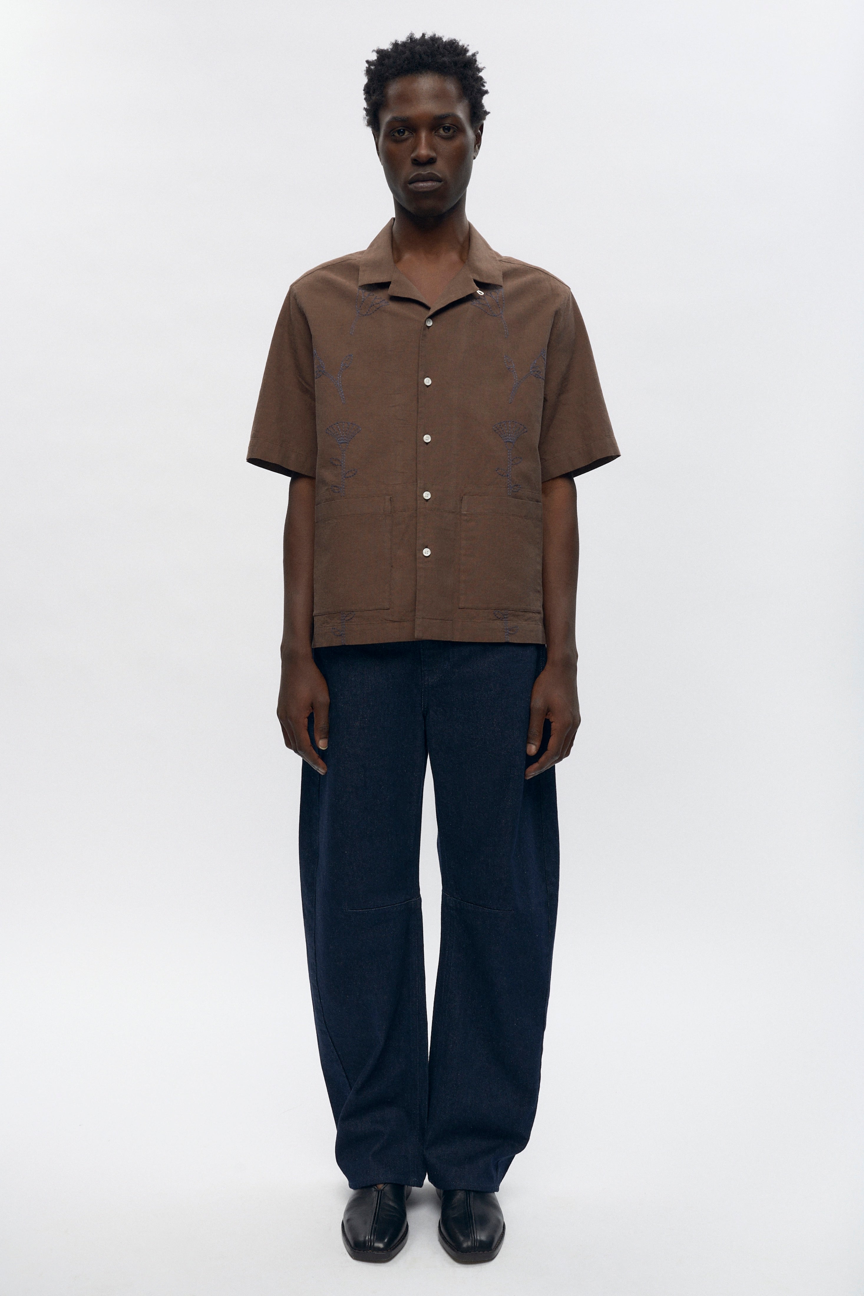 Jonathan is 6’2, a regular L and is wearing a L.