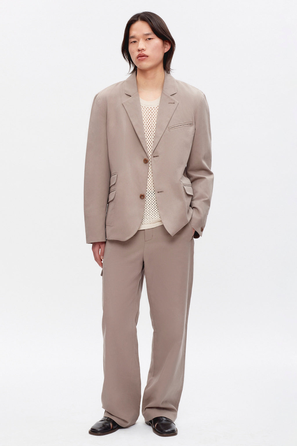 Maiku is 6ft 2in, a regular M and wearing a M.