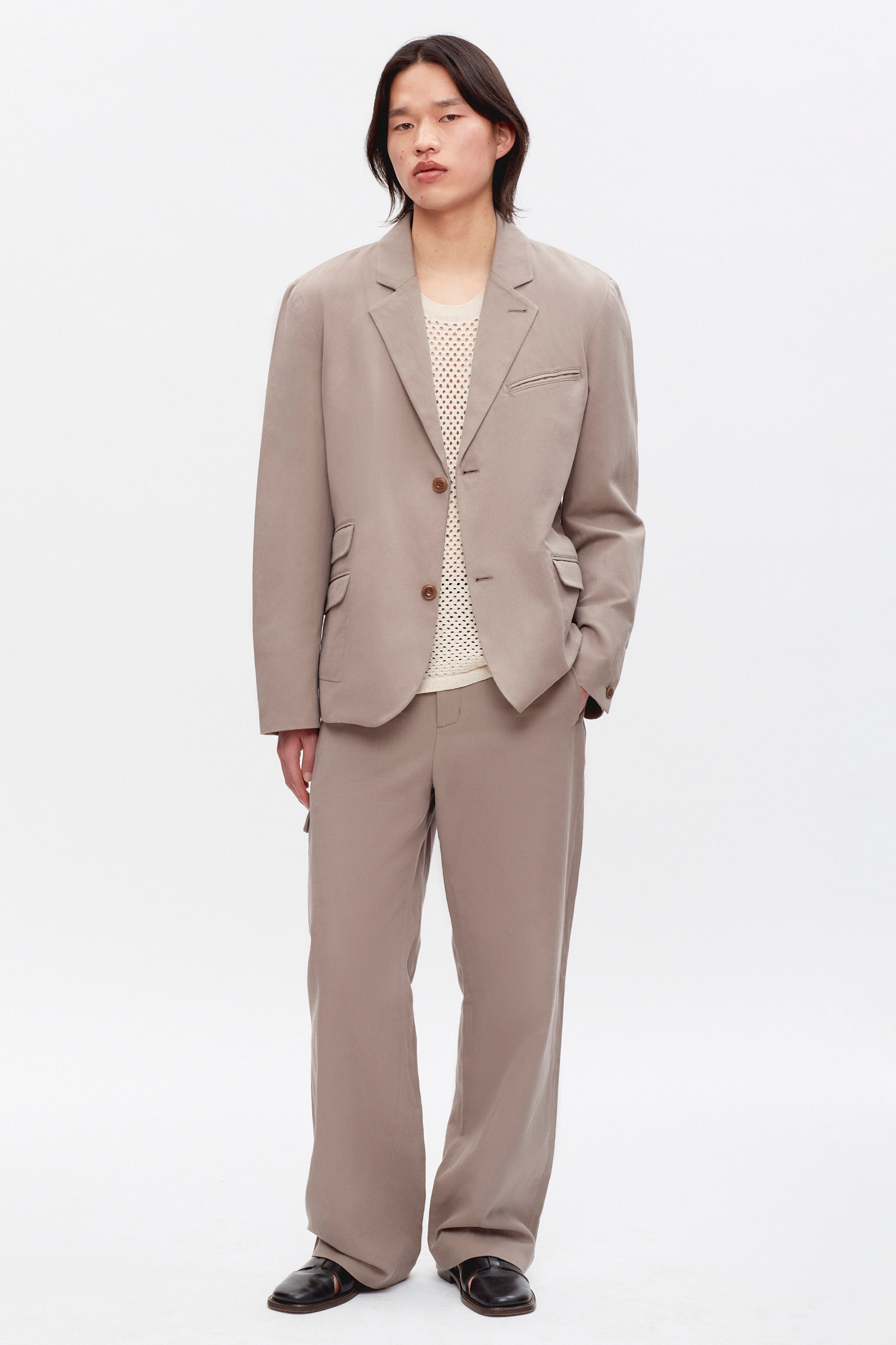 Maiku is 6ft 2in, a regular M and wearing a M.