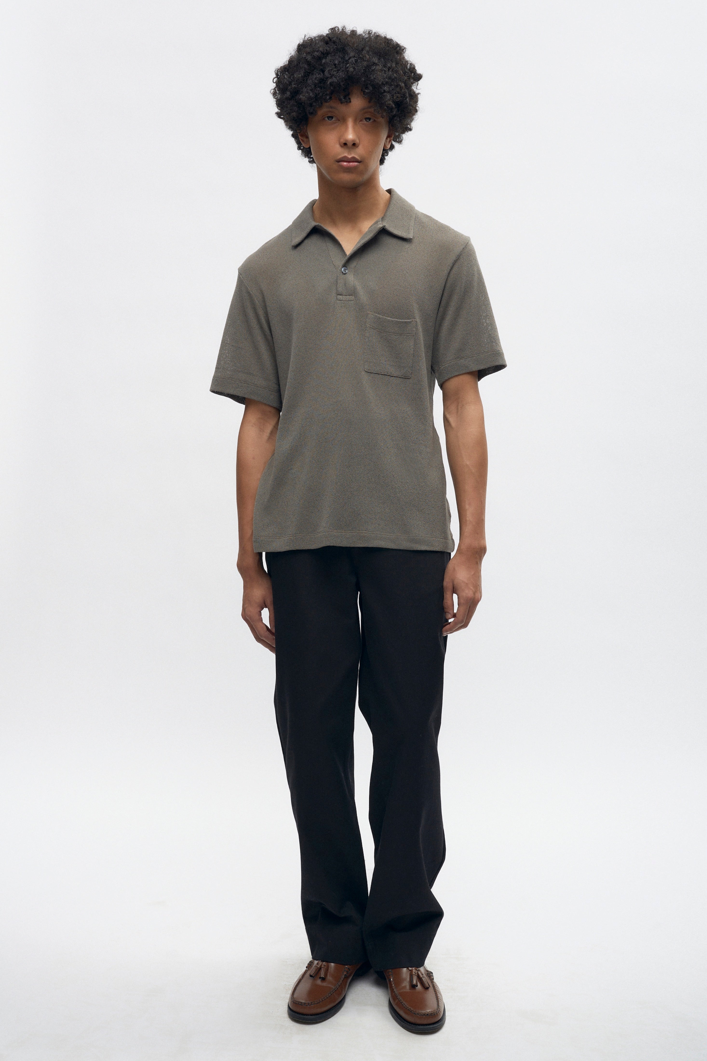 Cameron is 6 ft 0in, a regular size M, and wearing size M.